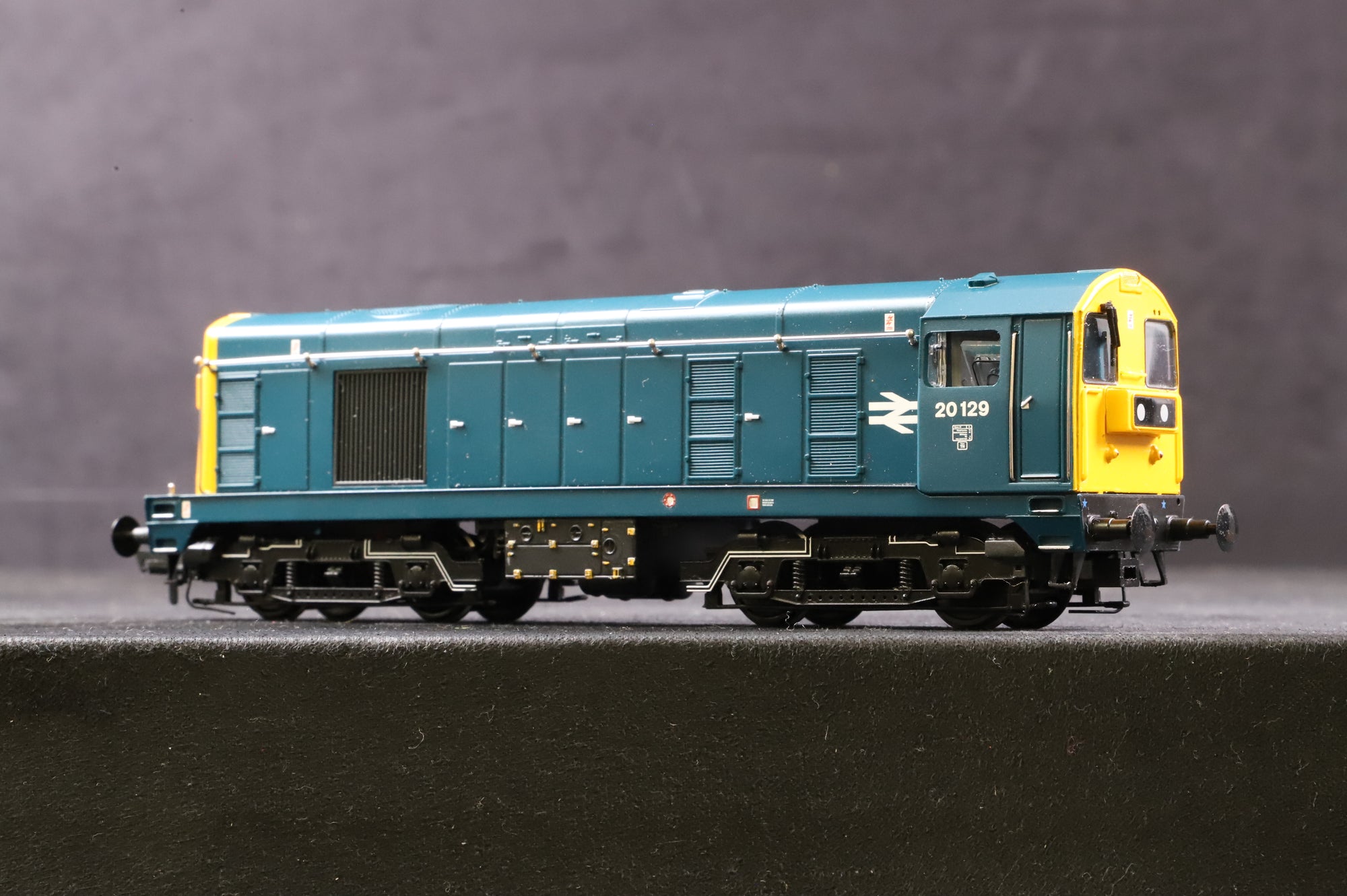 Bachmann OO 32-043DS Class 20 Diesel BR Blue w/Indicator Boxes, DCC Sound