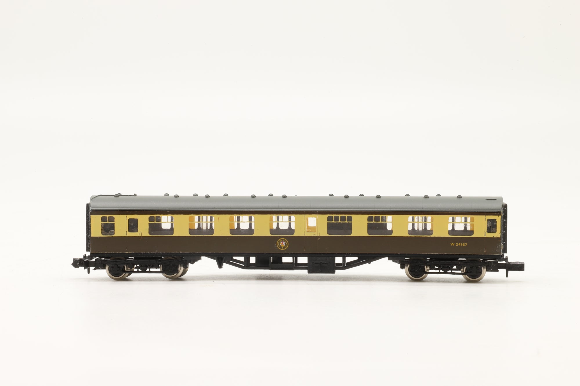 Graham Farish N Rake of 3x Mk1s in BR(W) Choc/Cream