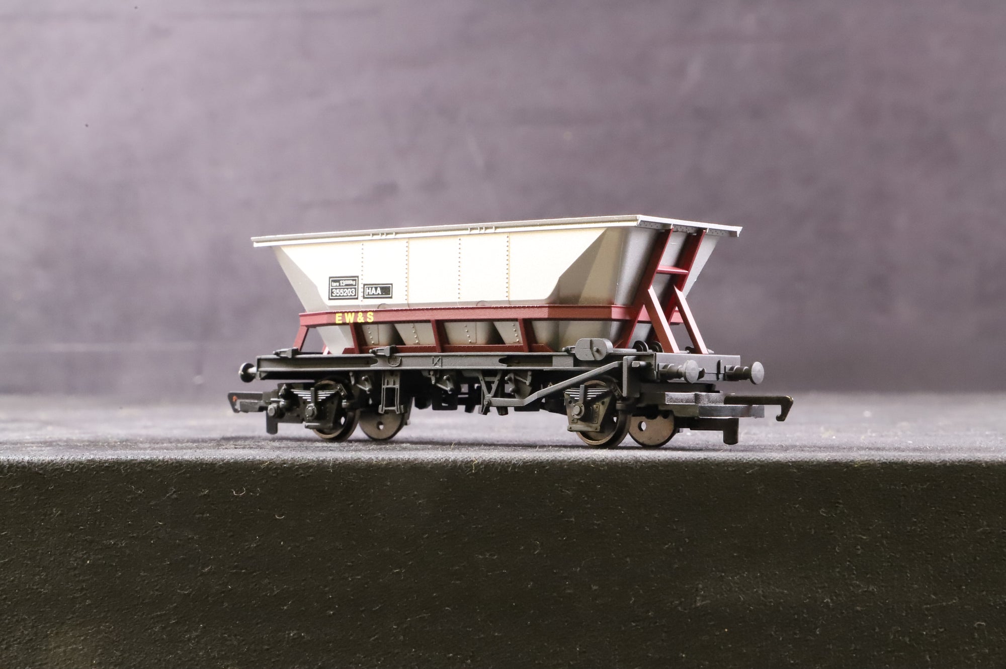 Hornby OO Rake Of 8 HAA Wagons EWS Livery