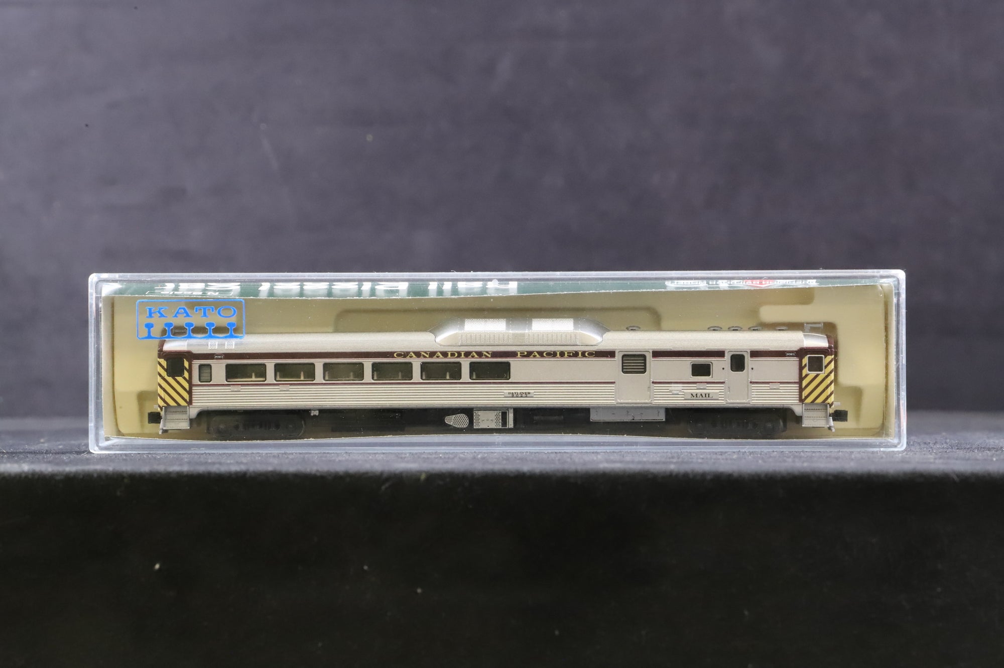 Kato N Gauge Set of 2 Budd Diesel Railcars in Canadian Pacific Livery w/ Wasp Stripe Ends