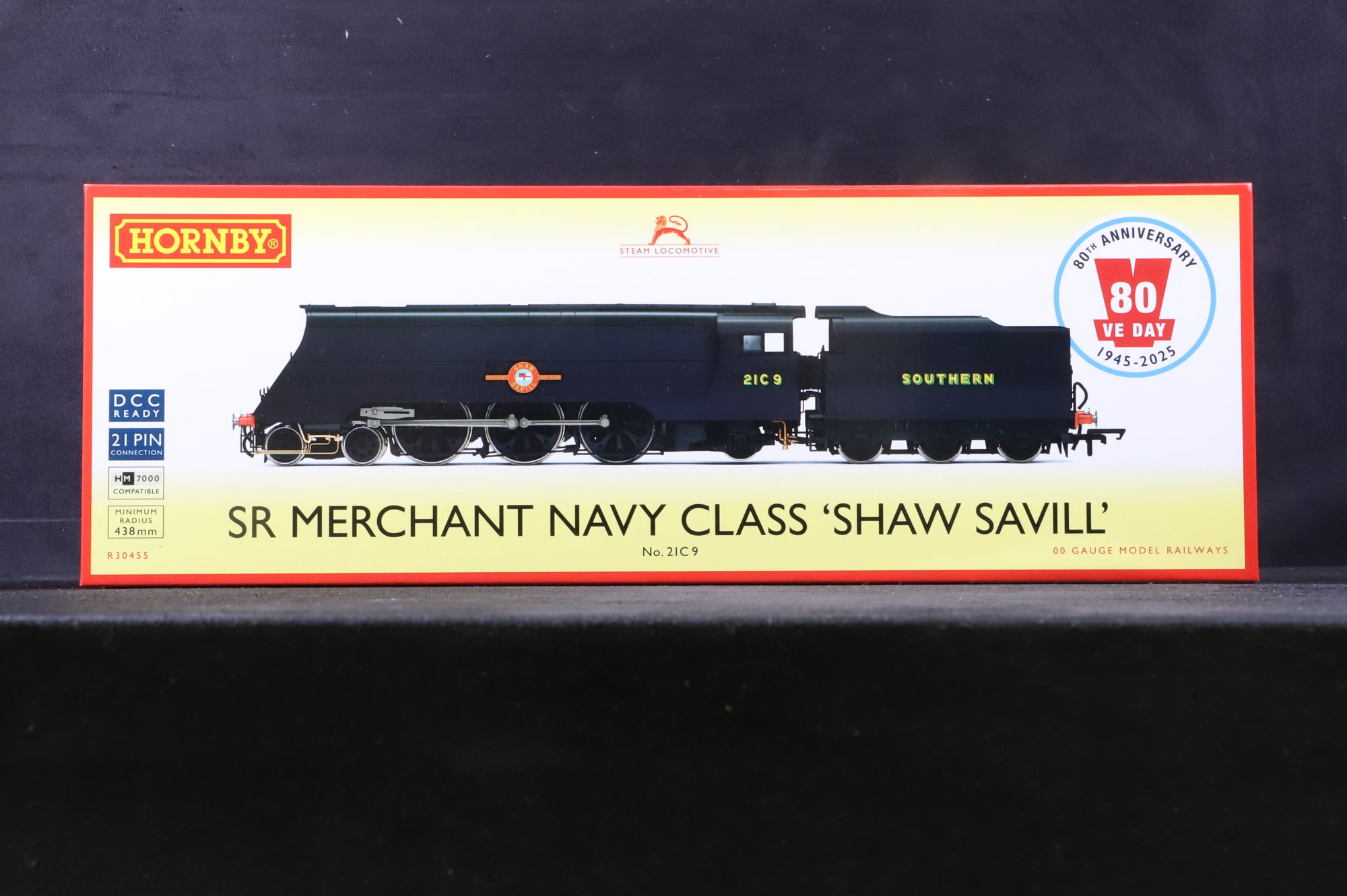 Hornby OO R30455 Merchant Navy Class '21C9' 'Shaw Savill' VE Day 80th Anniversary SR Black