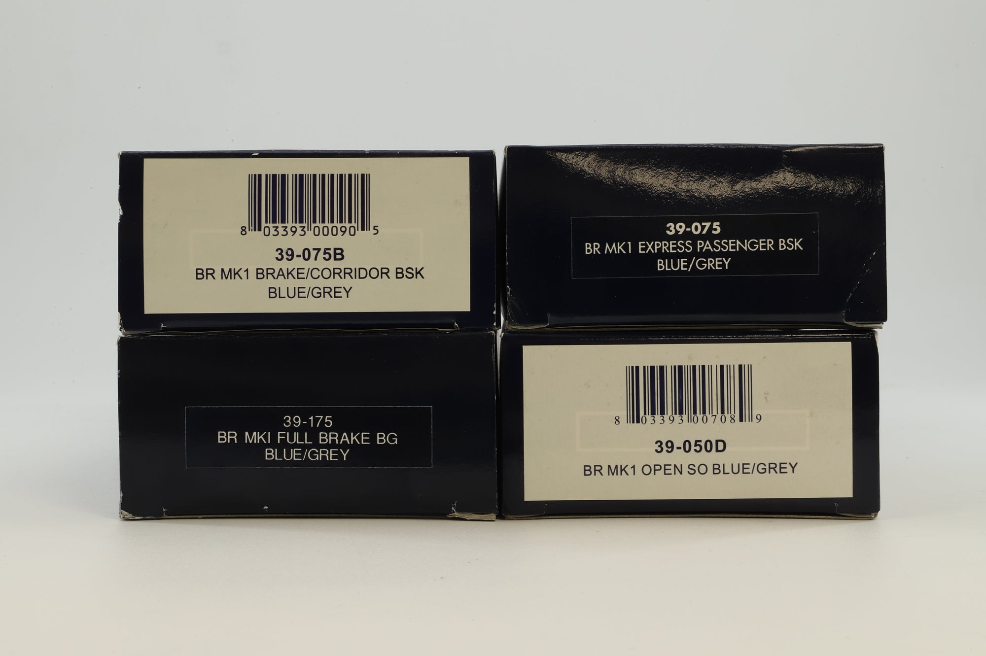 Bachmann OO Rake Of 4 BR Mk1 Coaches Blue & Grey Inc. 39-075B, 39-075, 39-175 & 39-050D