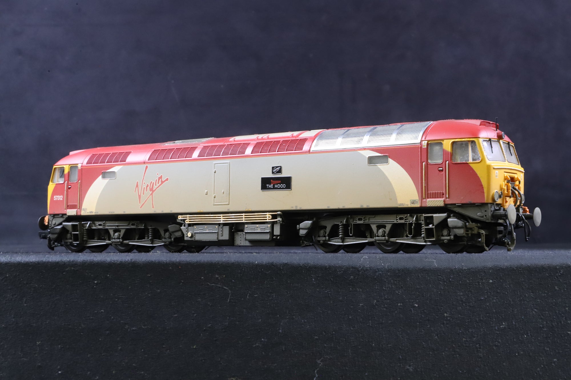 Bachmann OO 32-762DS Class 57/3 57312 'The Hood' in Virgin Livery - DCC Sound & Weathered