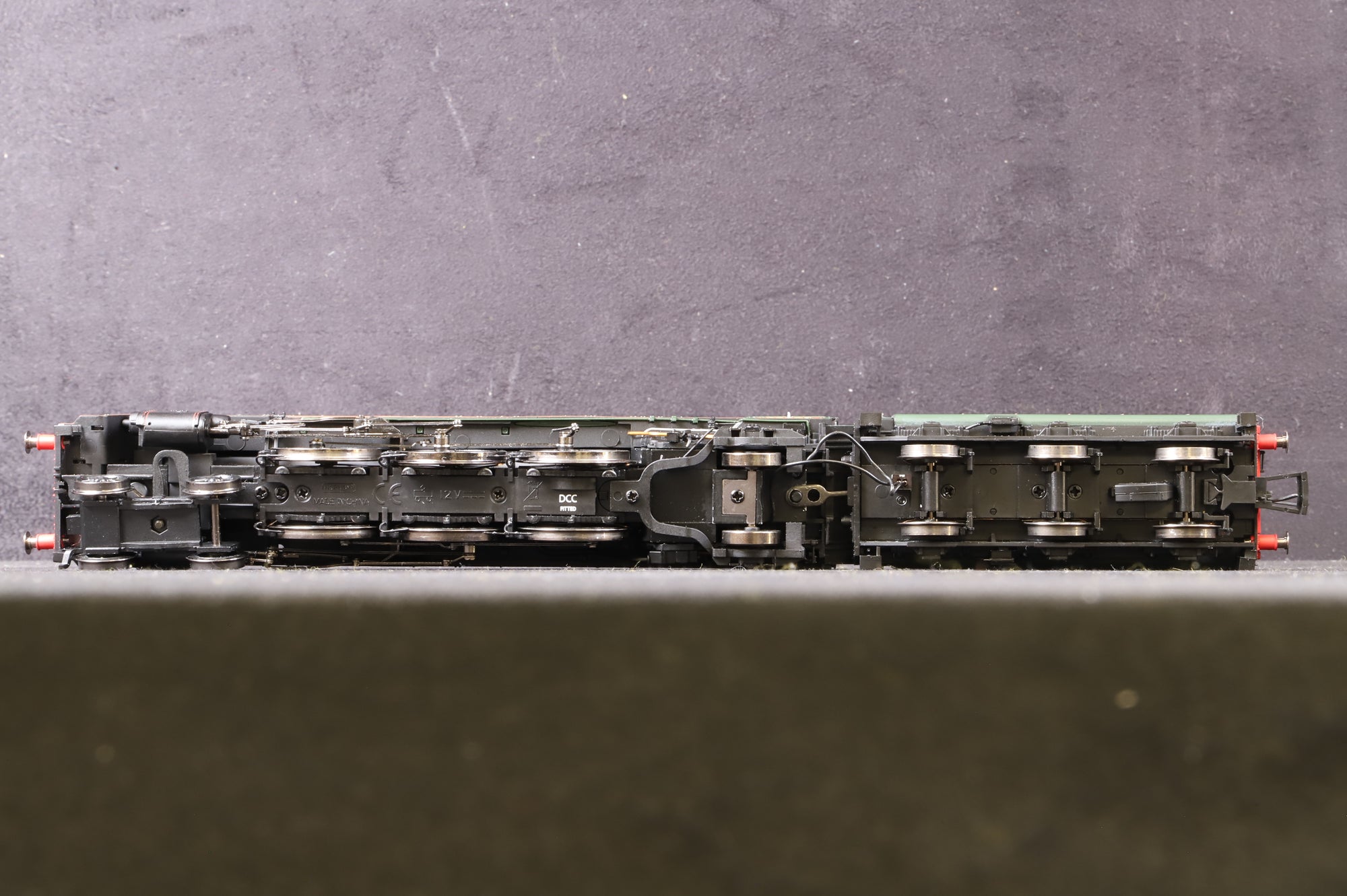 Hornby OO R2618X BR 4-6-2 Britannia Class '70045' 'Lord Rowallan'