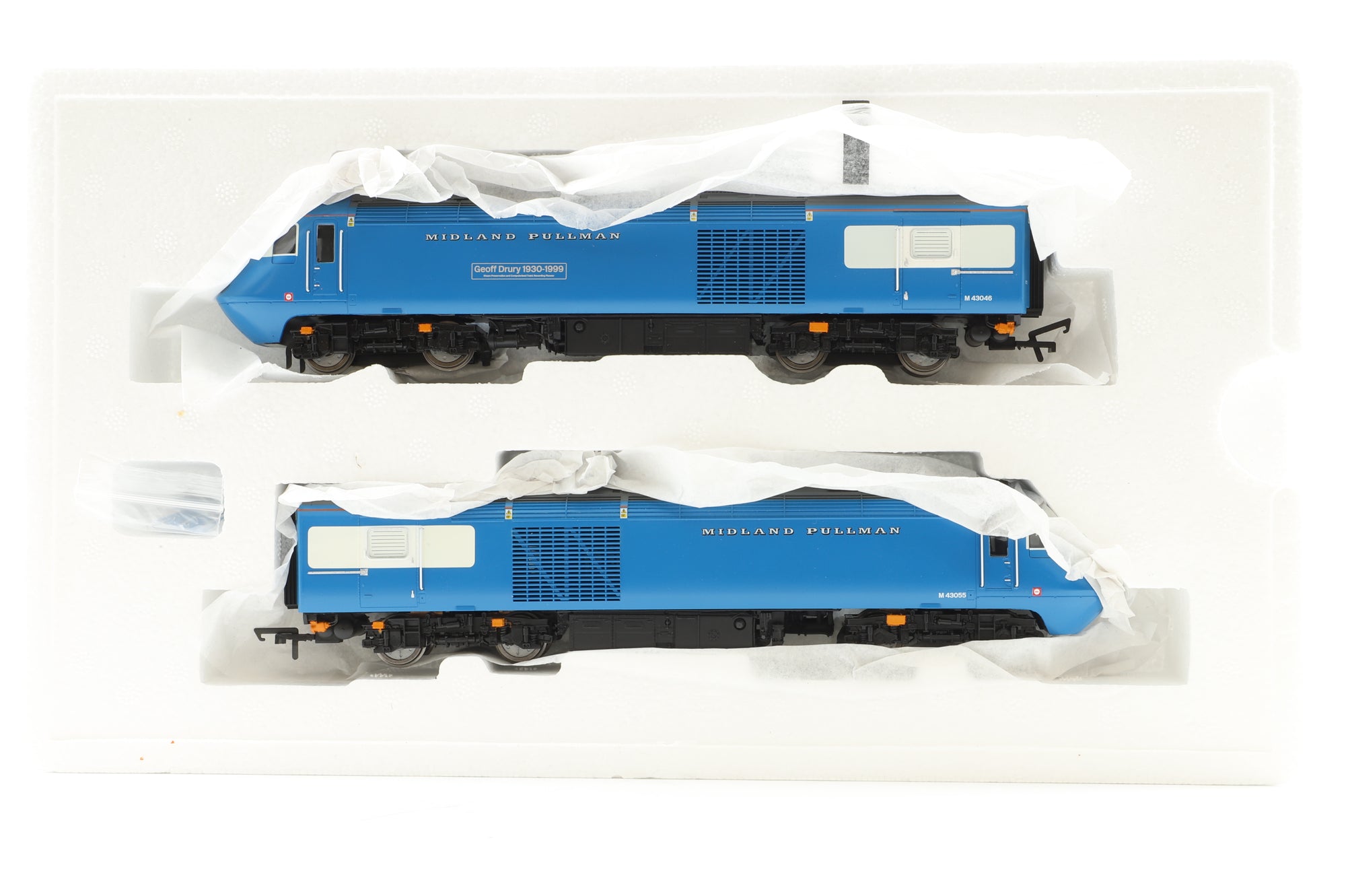 Hornby OO R30077 Class 43 HST Set M43046/43055 in Midland Pullman Livery
