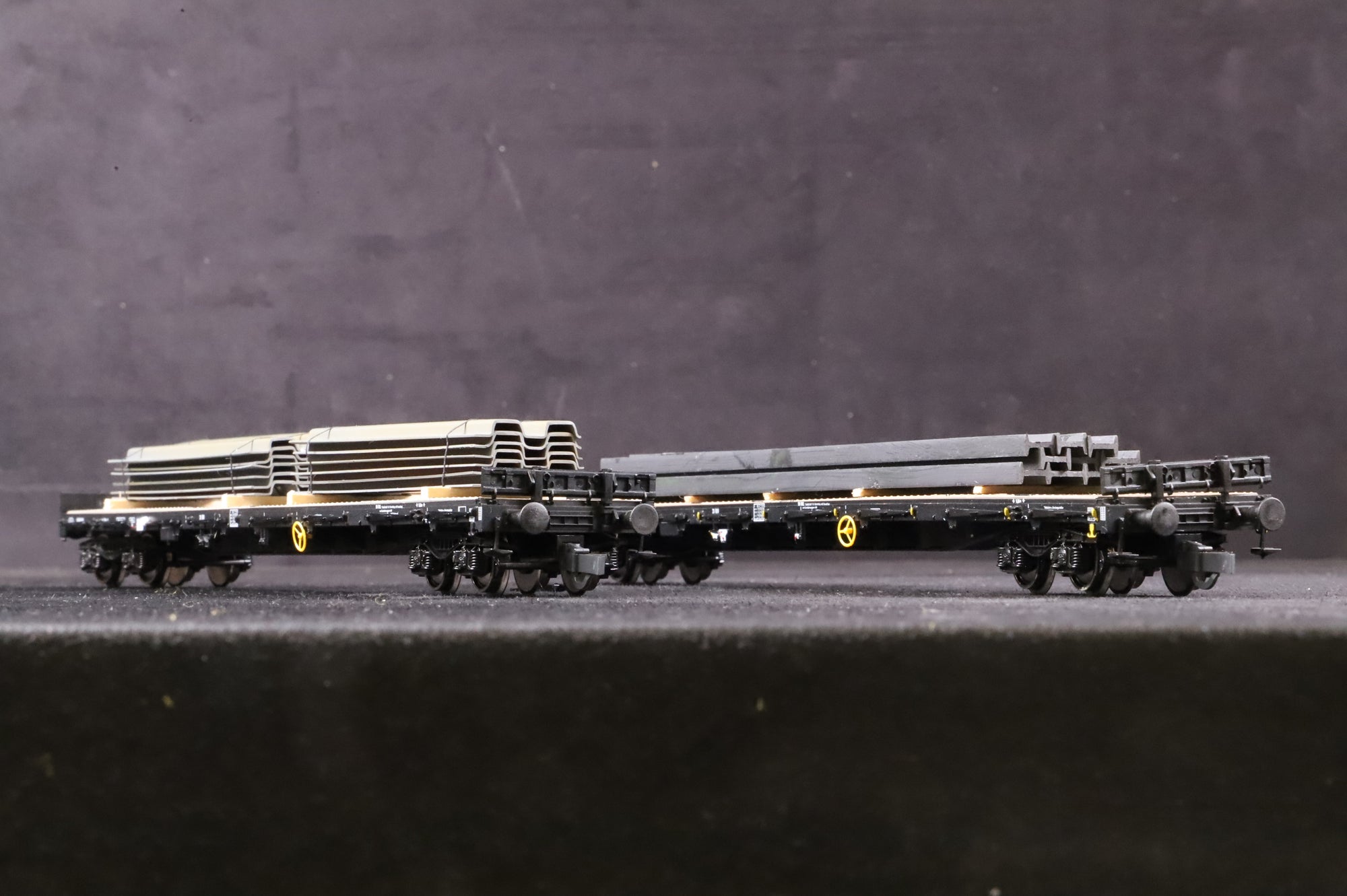 Roco HO Pair of CFL Flat Wagons, Incl. 47766 & 47688
