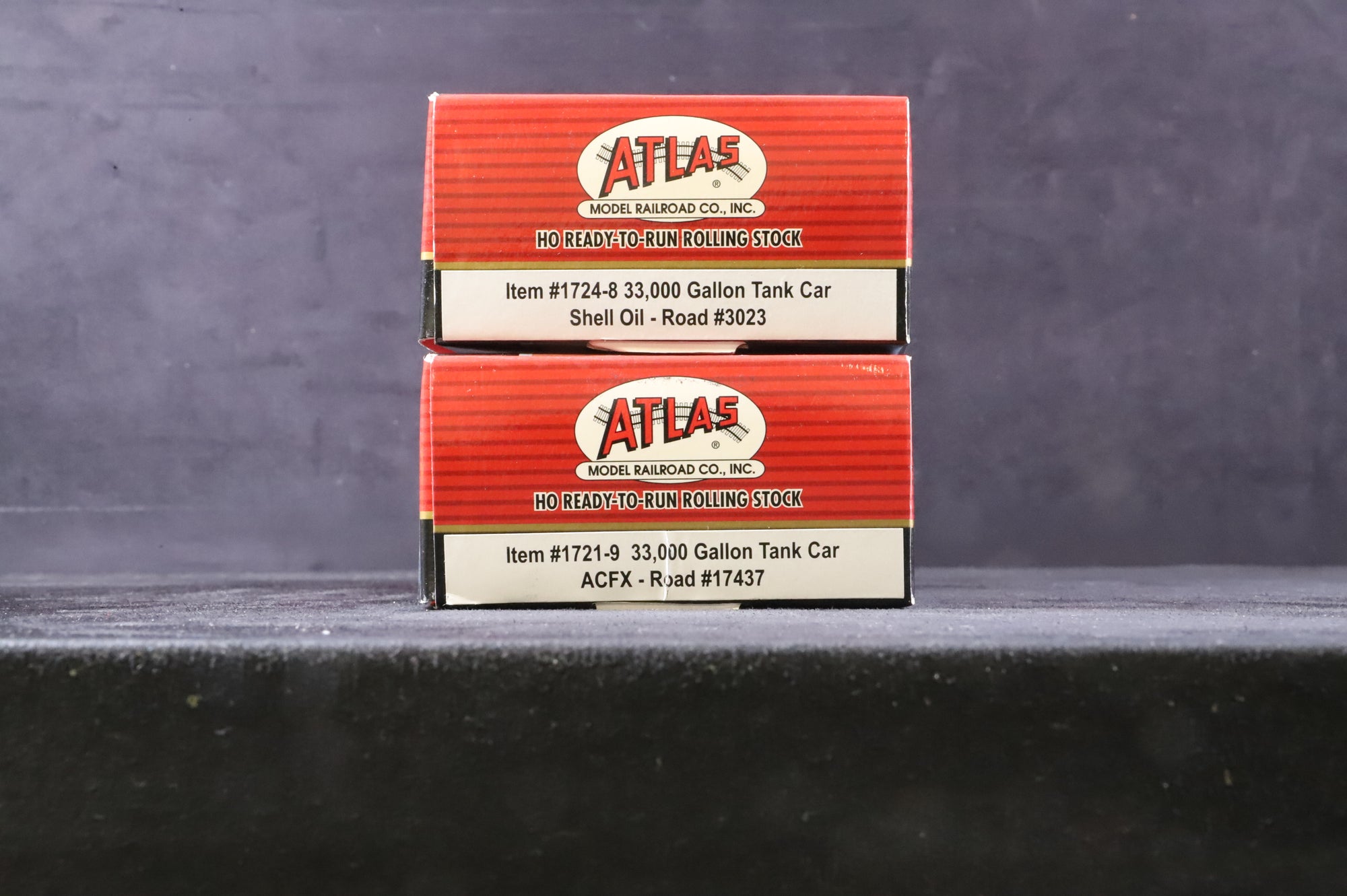 Atlas HO Rake Of 2 33000 Gallon Tanker Cars Inc.  1724-8 & 1721-9