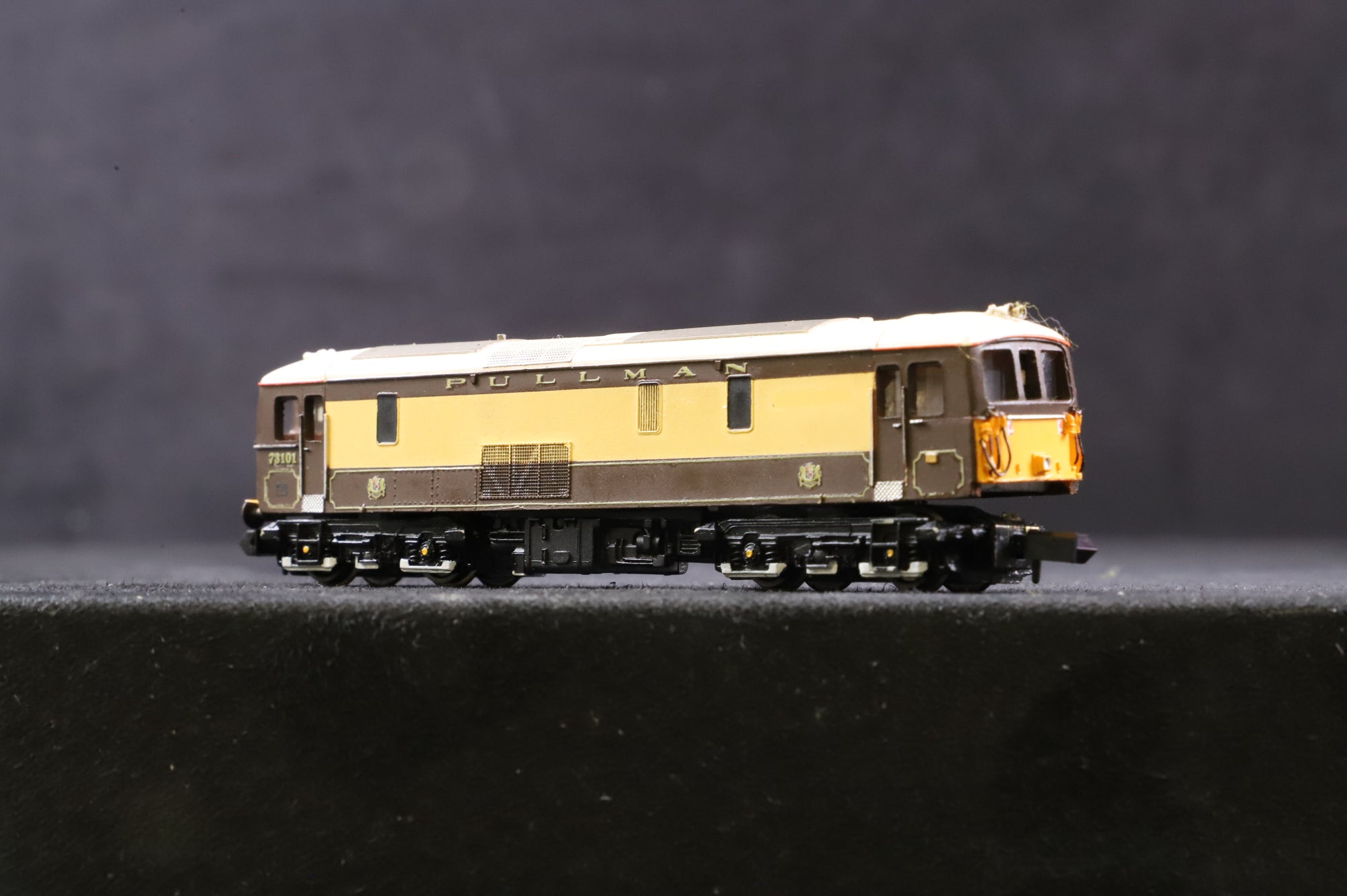 Gaugemaster N Gauge Class 73 73101 'The Royal Alex' in Pullman Livery
