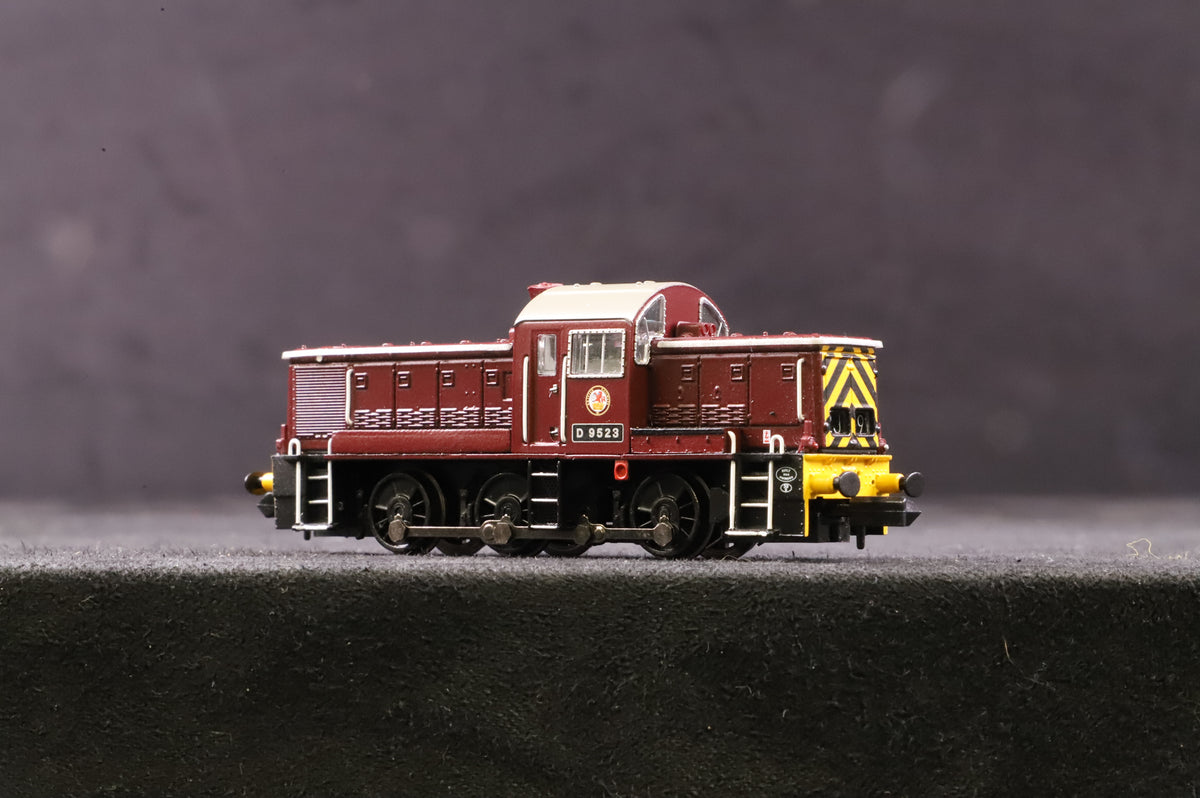 Graham Farish N 372-2443 Class 14 &#39;D9523&#39; BR Maroon Wasp Stripes DCC Sound