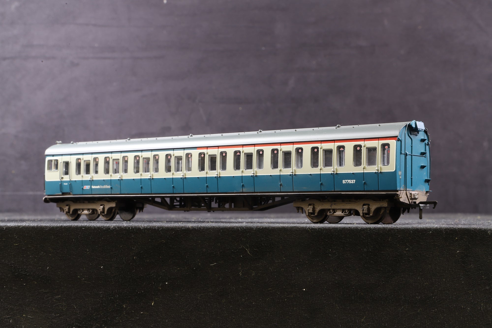 Bachmann OO 31-377 Class 416 2EPB 2 Car EMU No.6238 in BR/NSE Blue/Grey Livery - Weathered