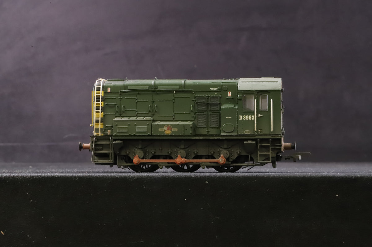 Bachmann OO 32-117 Class 08 D3963 in BR Green w/ Wasp Stripes - Weathered