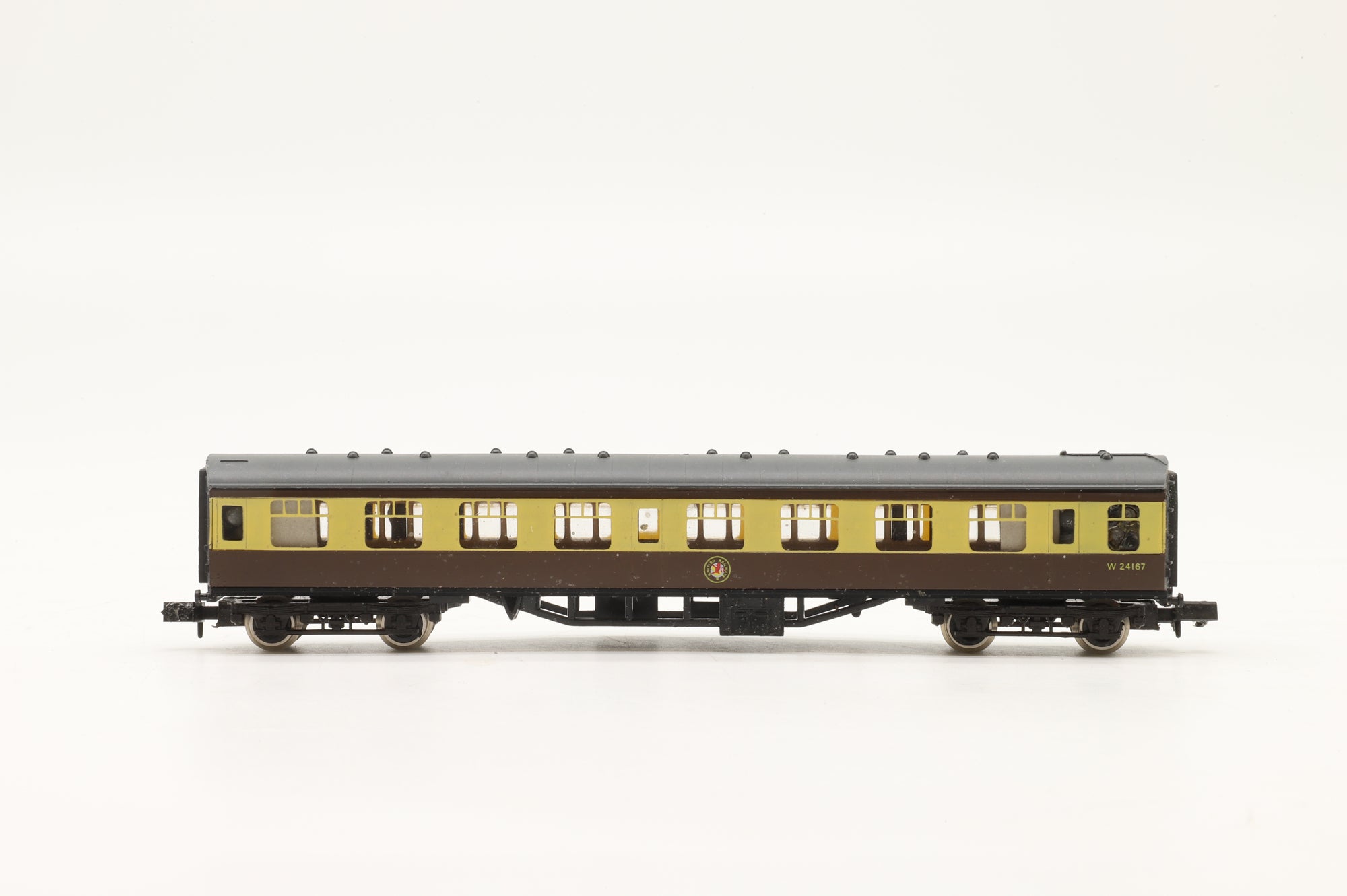 Graham Farish N Rake of 3x Mk1s in BR(W) Choc/Cream