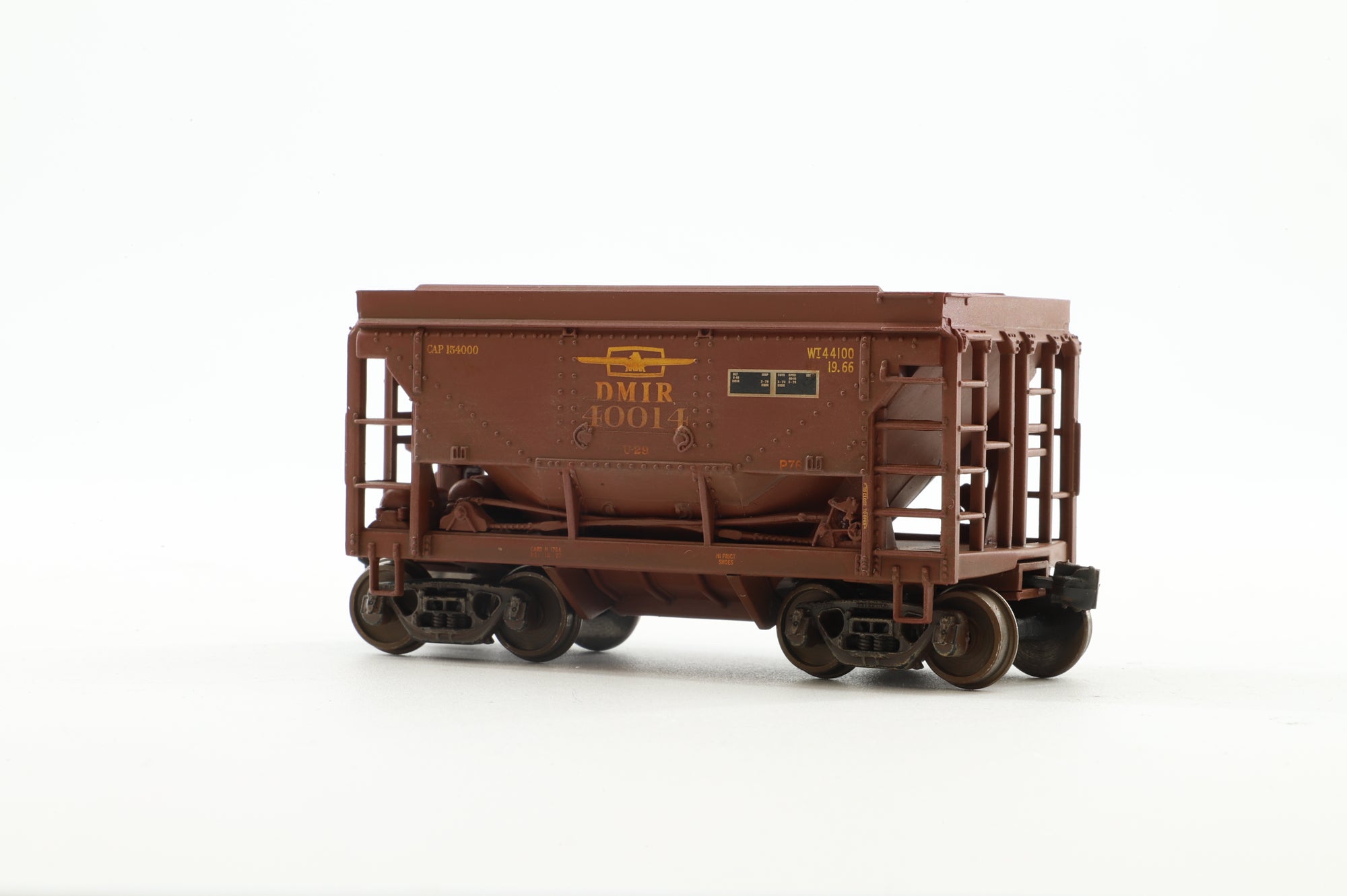 Walthers HO 910-58054 4-Pack of 24' MN Taconite Ore Cars in DMIR T-Bird Livery - Pro-Weathered & Renumbered