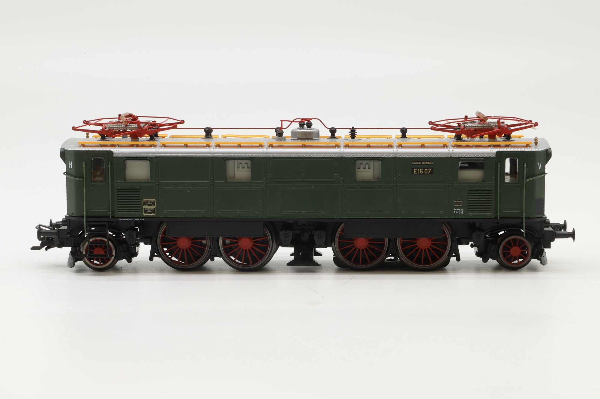 Roco HO 69622 E16 Overhead Electric Locomotive DR 3 Rail DCC Fitted