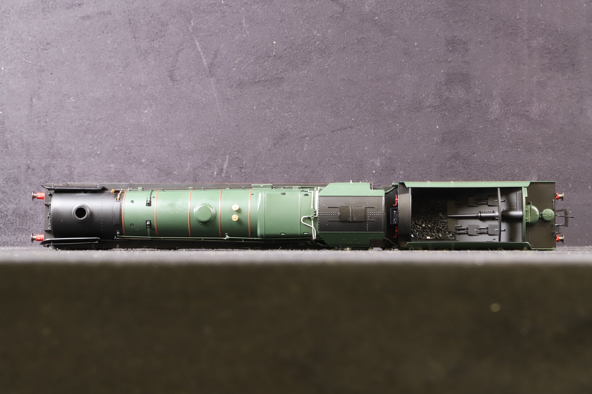 Hornby OO R2618X BR 4-6-2 Britannia Class '70045' 'Lord Rowallan'