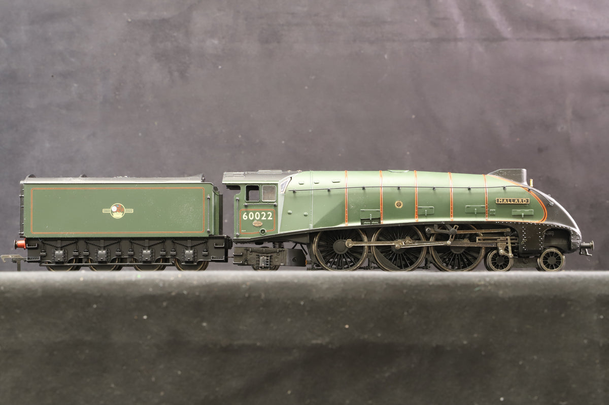 Bachmann OO Set of 2 Class A4 4-6-2 &#39;Mallard&#39;, Ltd Ed. 697/1000