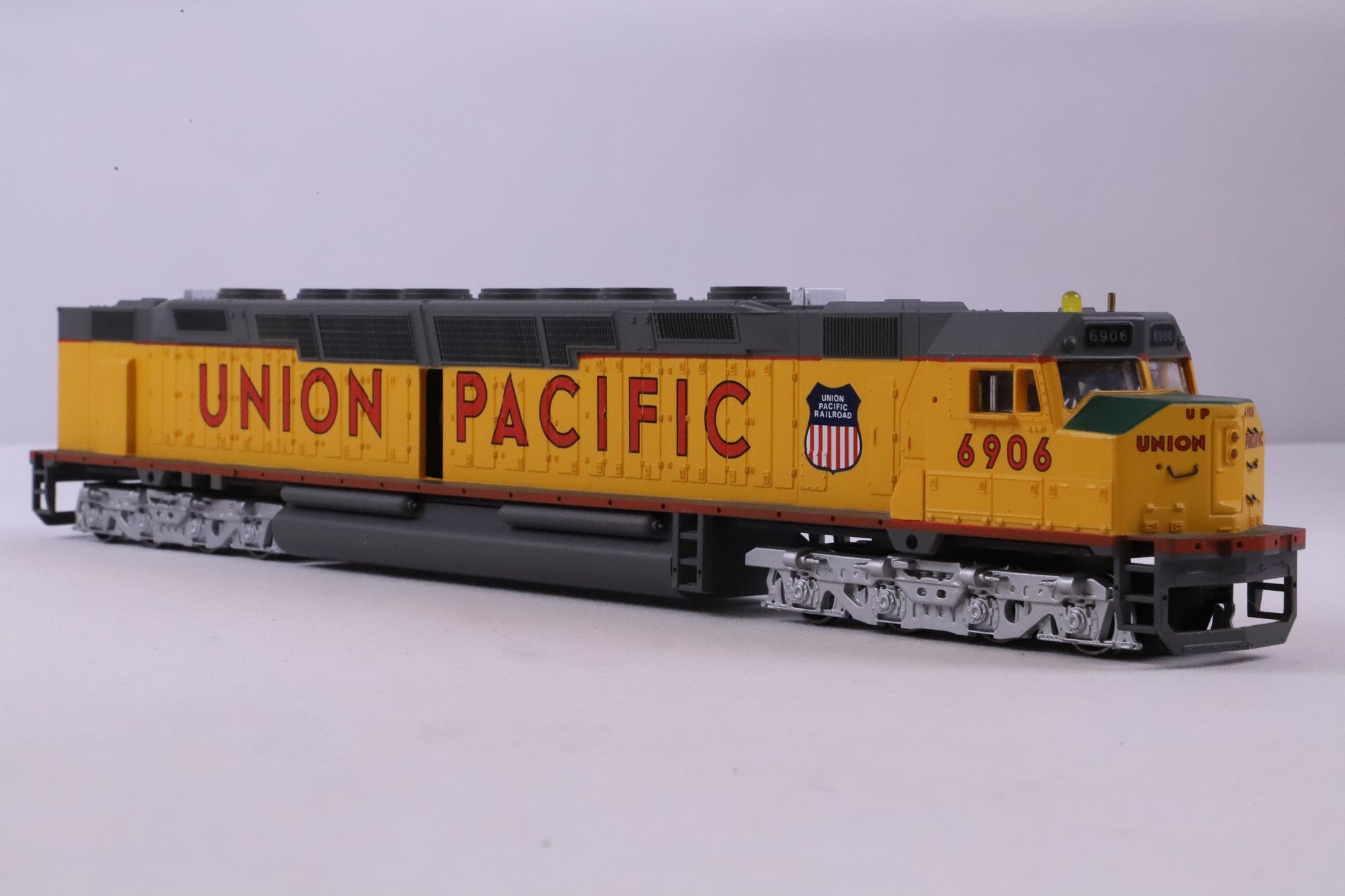 Spectrum HO 81302 EMD DD40AX 16 Wheel Drive Diesel UP '6906'