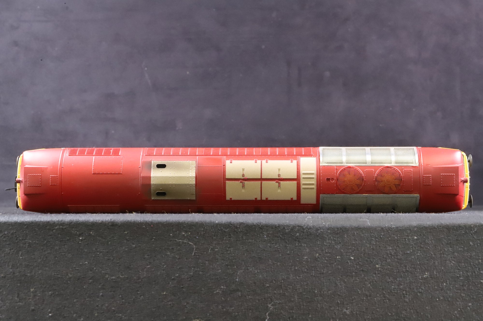 Bachmann OO 32-762DS Class 57/3 57312 'The Hood' in Virgin Livery - DCC Sound & Weathered