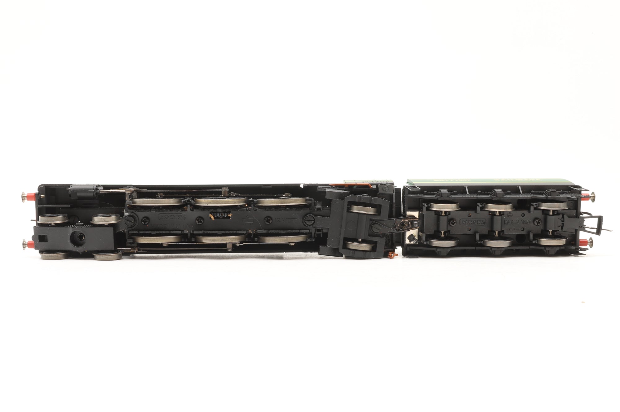 Hornby OO R2369/4196 'The Golden Arrow' Train Pack w/ Additional Coach Pack