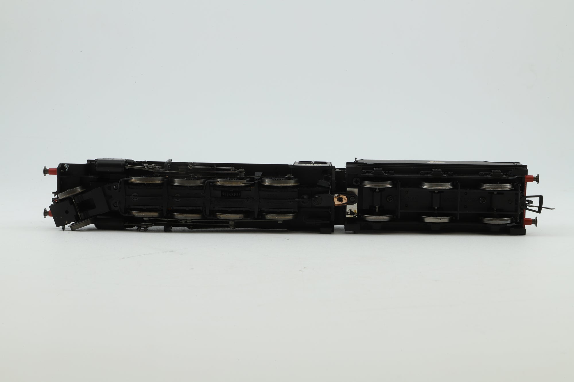 Hornby OO R2229 Class 8F 48154 in BR Black w/ Early Crests