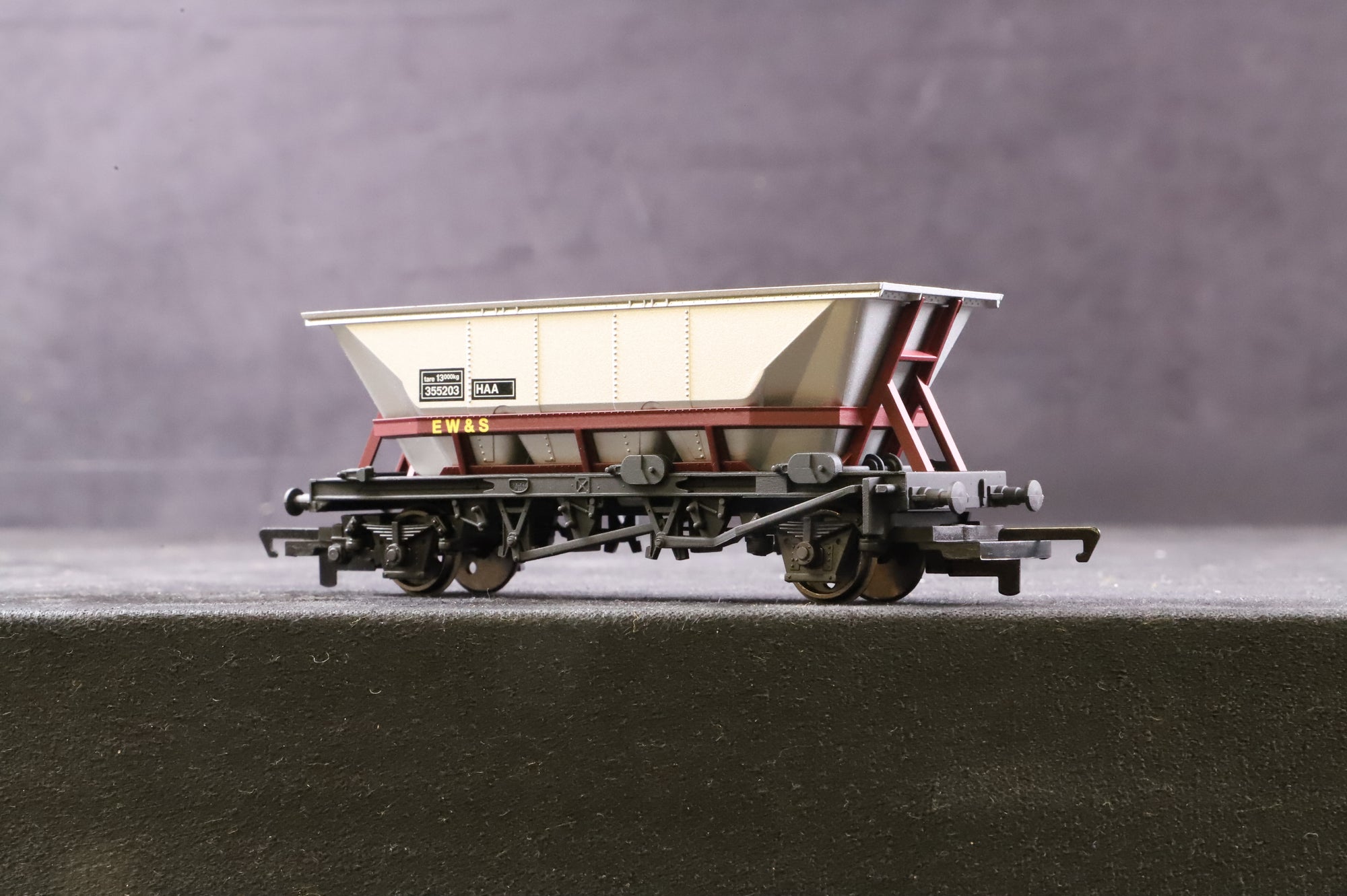 Hornby OO Rake Of 8 HAA Wagons EWS Livery
