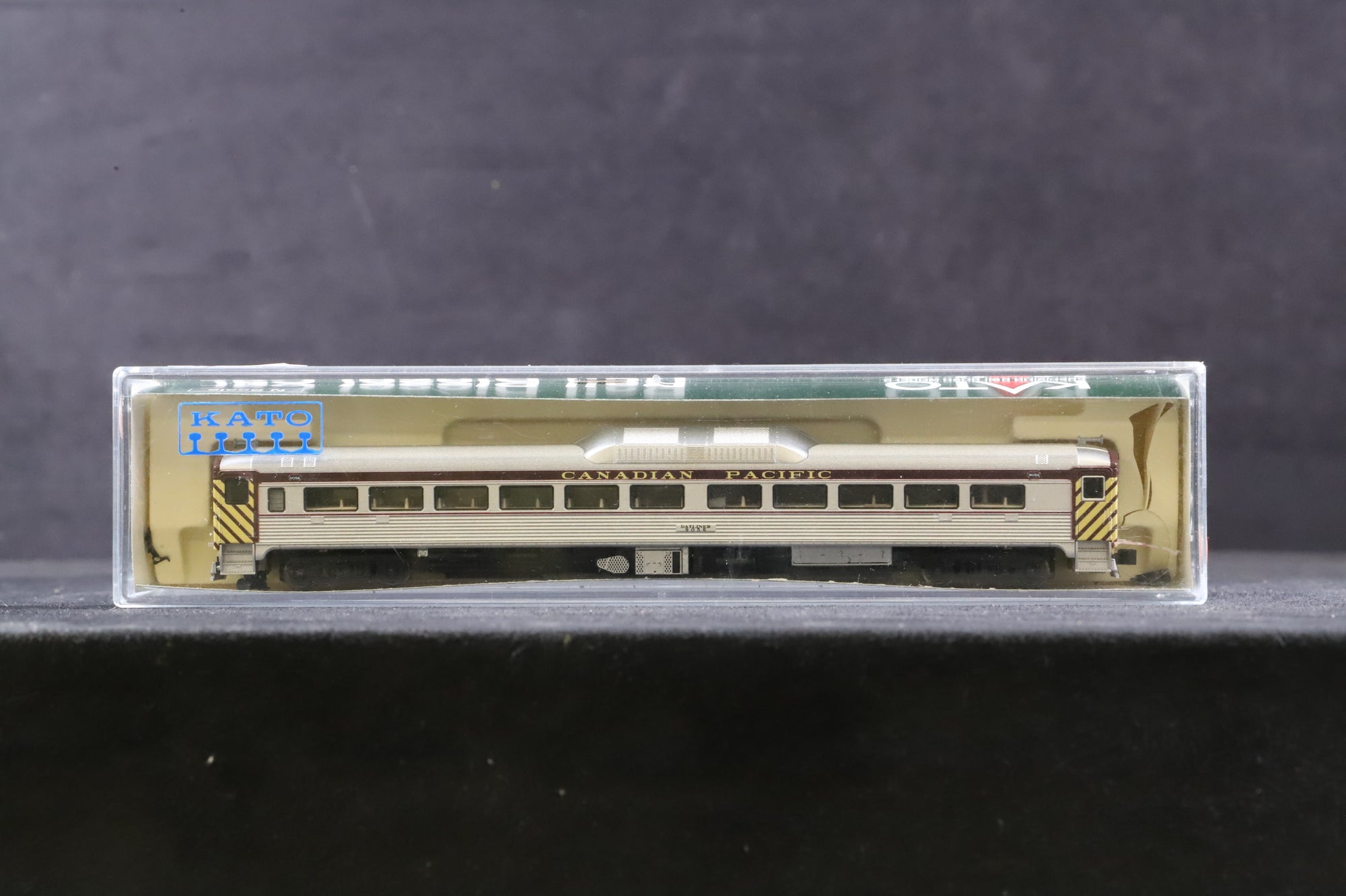 Kato N Gauge Set of 2 Budd Diesel Railcars in Canadian Pacific Livery w/ Wasp Stripe Ends