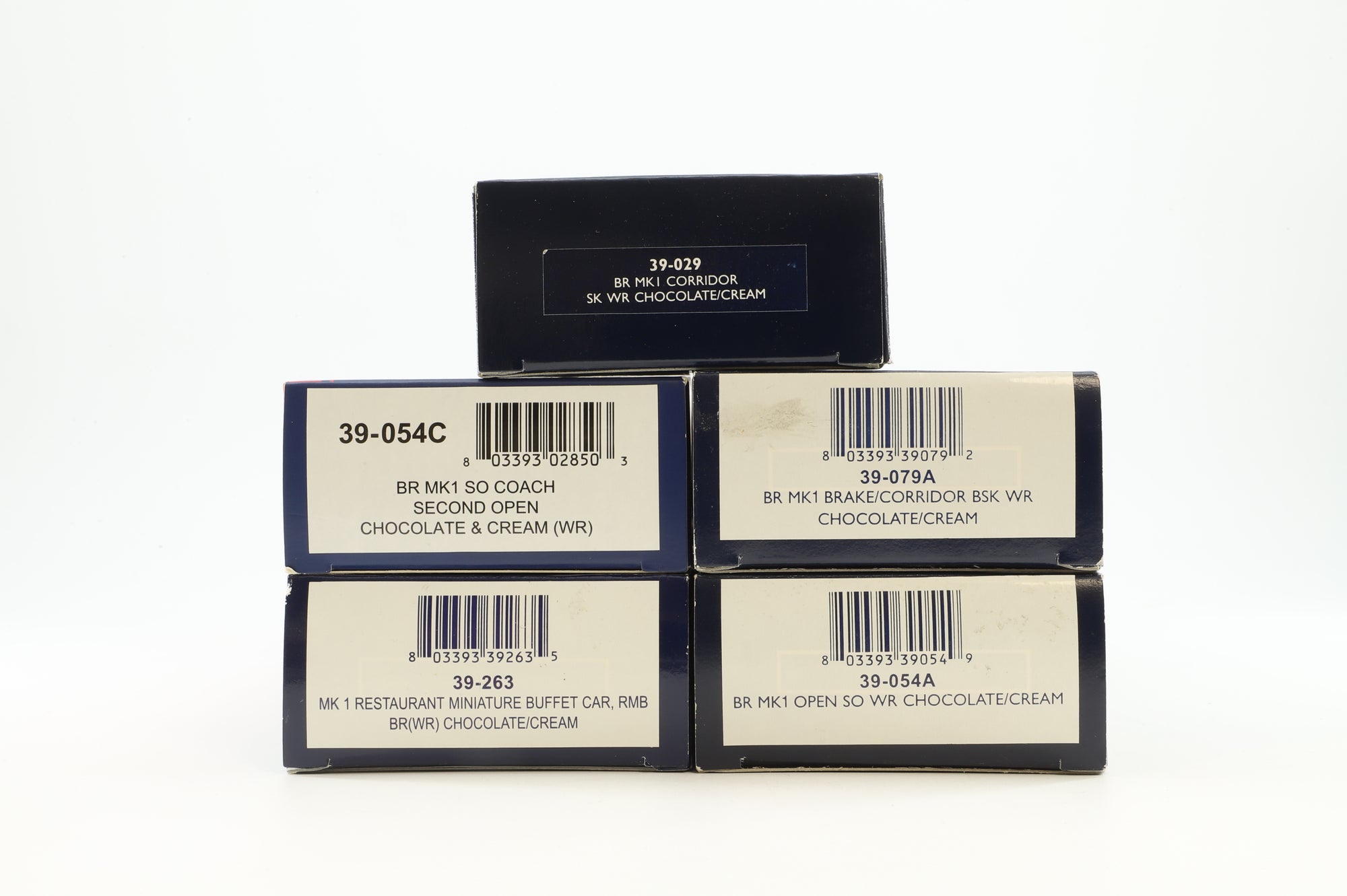 Bachmann OO Rake Of 5 BR Mk1 Chocolate & Cream Coaches Inc. 39-263, 39-054C, 39-054A, 39-079A & 39-029