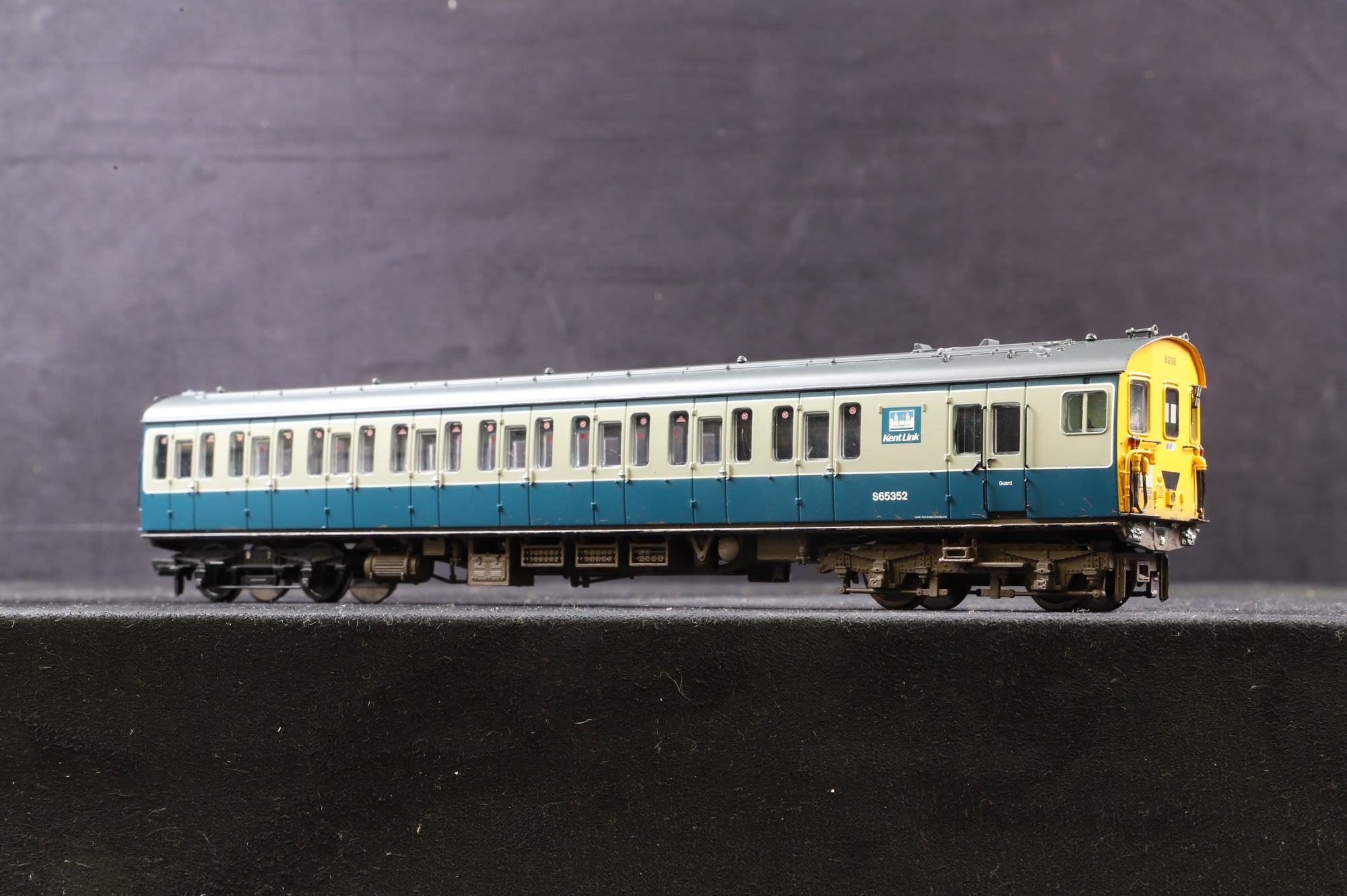 Bachmann OO 31-377 Class 416 2EPB 2 Car EMU No.6238 in BR/NSE Blue/Grey Livery - Weathered