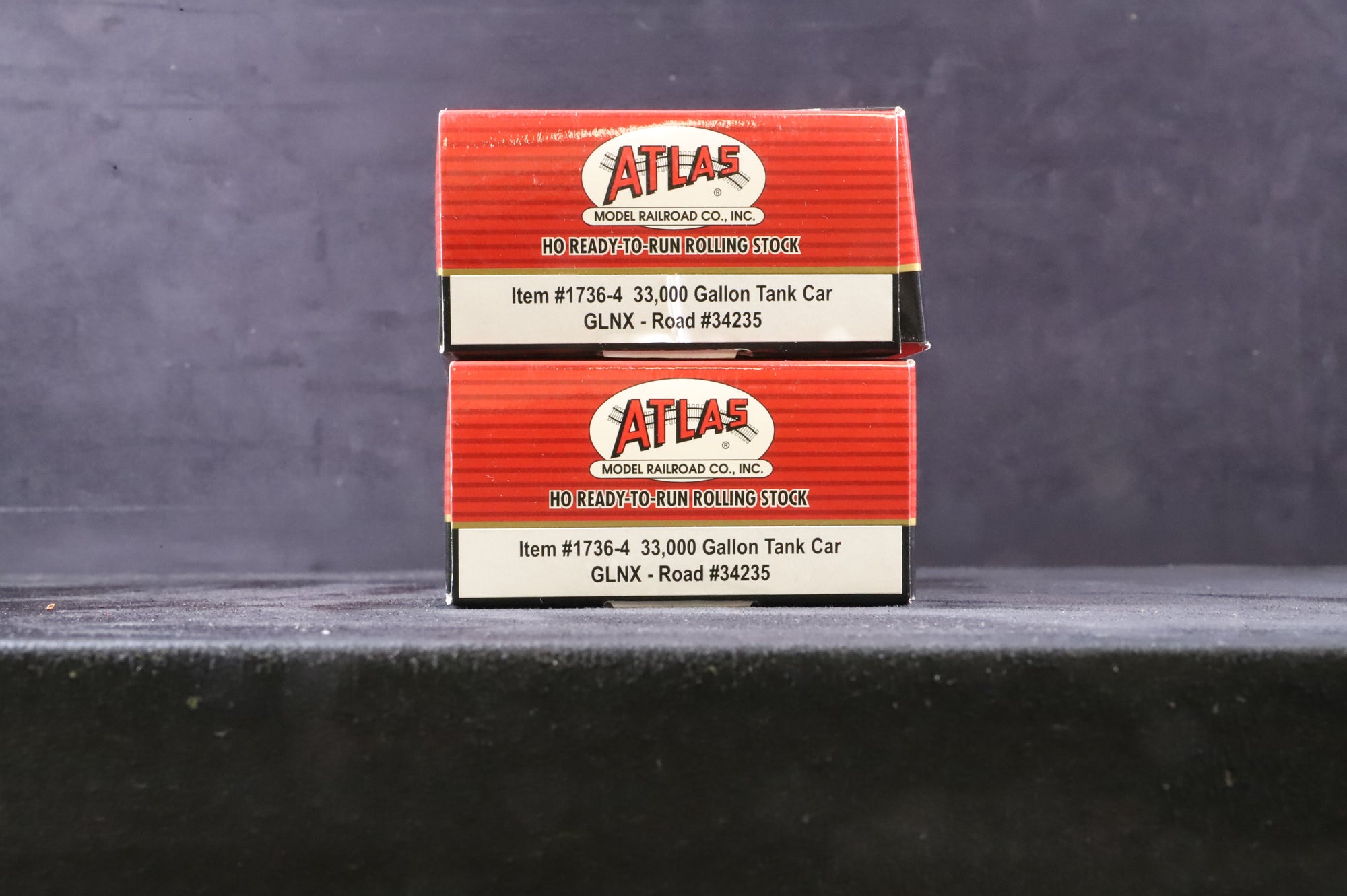 Atlas HO 1736-4 Rake Of 2 33000 Gallon Tank Cars