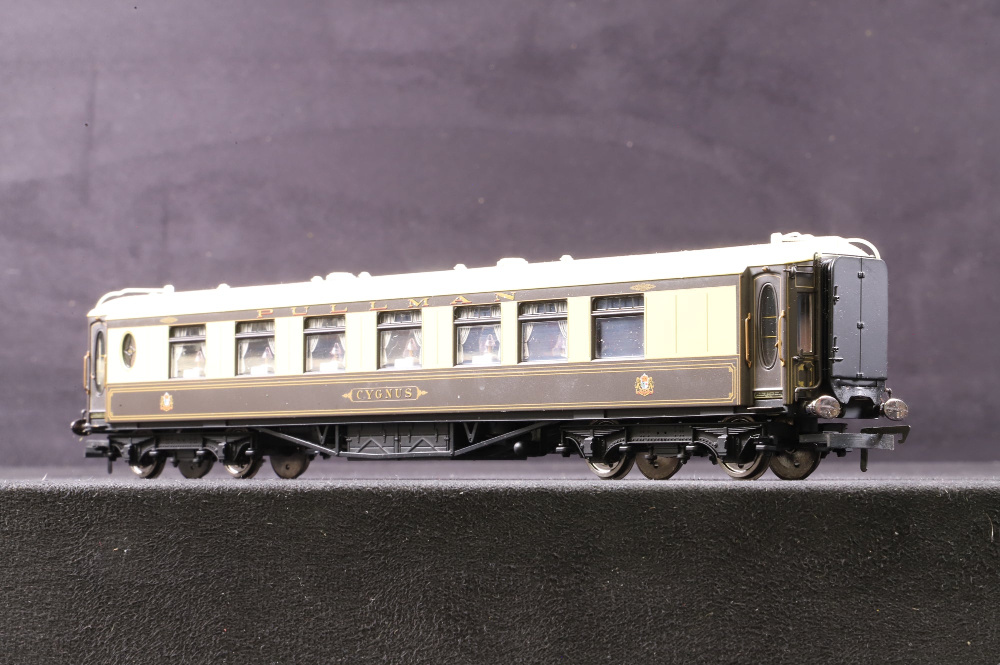 Hornby OO Rake Of 3 Pullman Cars Split from Set