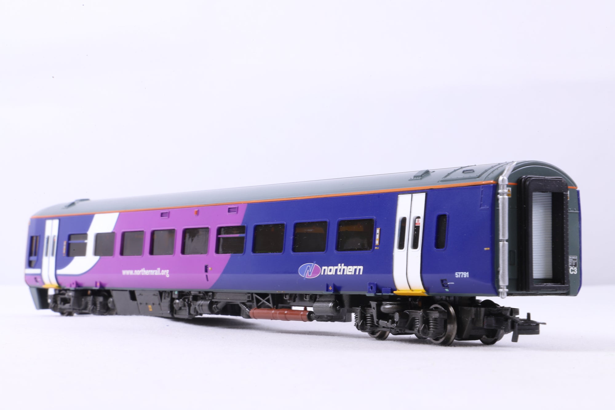 WORKSHOP Bachmann OO 31-514 Class 158 2 Car DMU in Early Northern Rail Livery - Non Runner