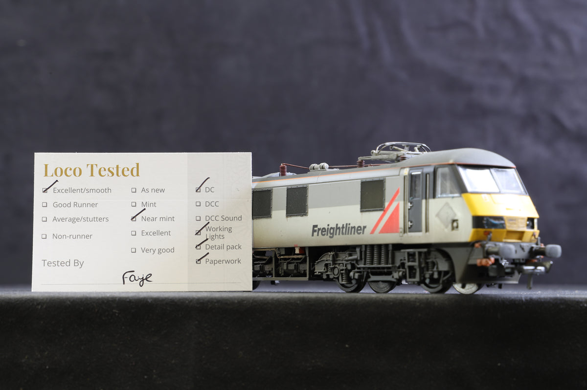 Bachmann OO 32-611 Class 90 &#39;90043&#39; Freightliner Re-liveried, Numbered &amp; Weathered