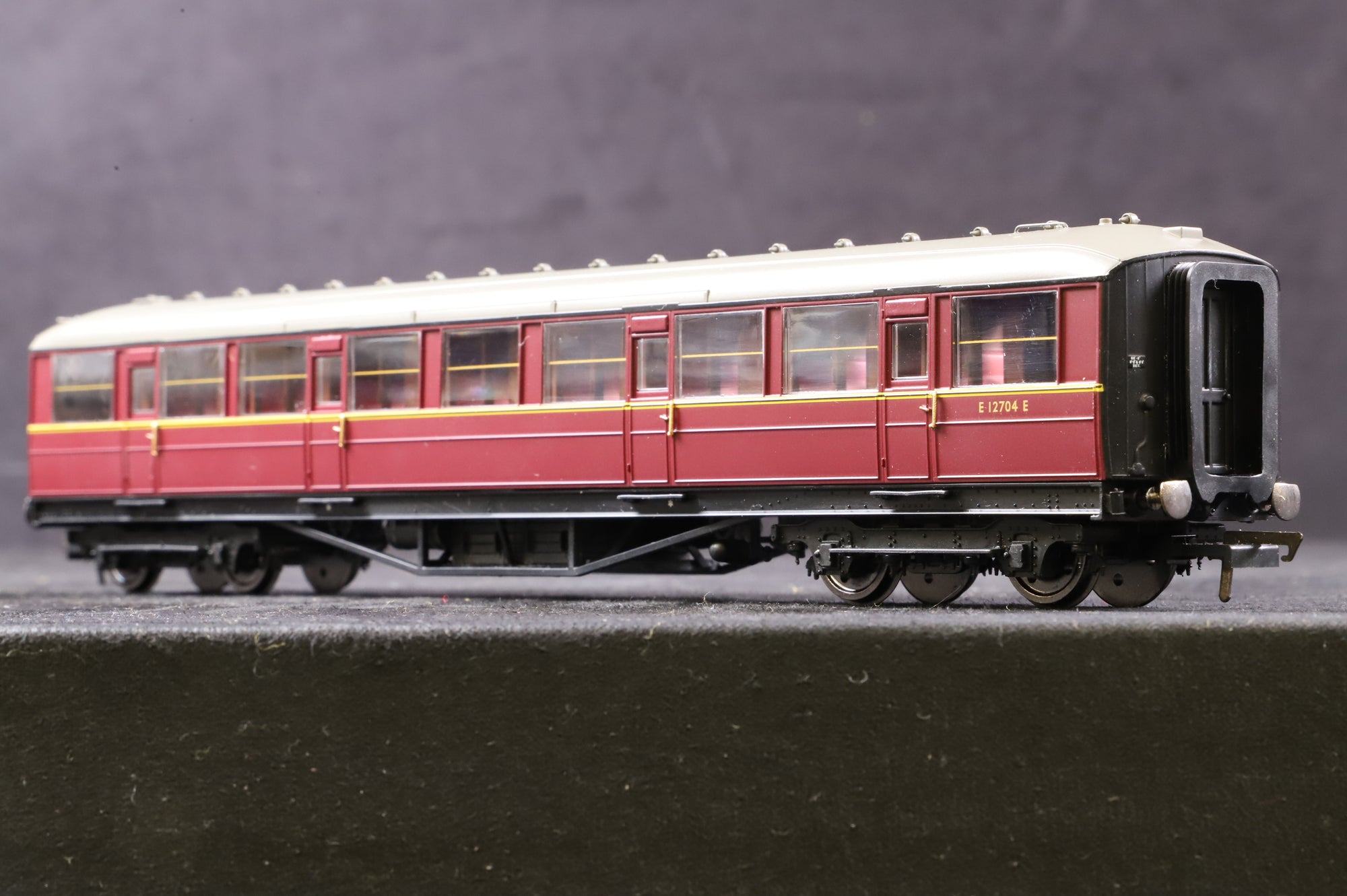 Hornby OO Rake Of 4 Gresley BR Lined Maroon Coaches