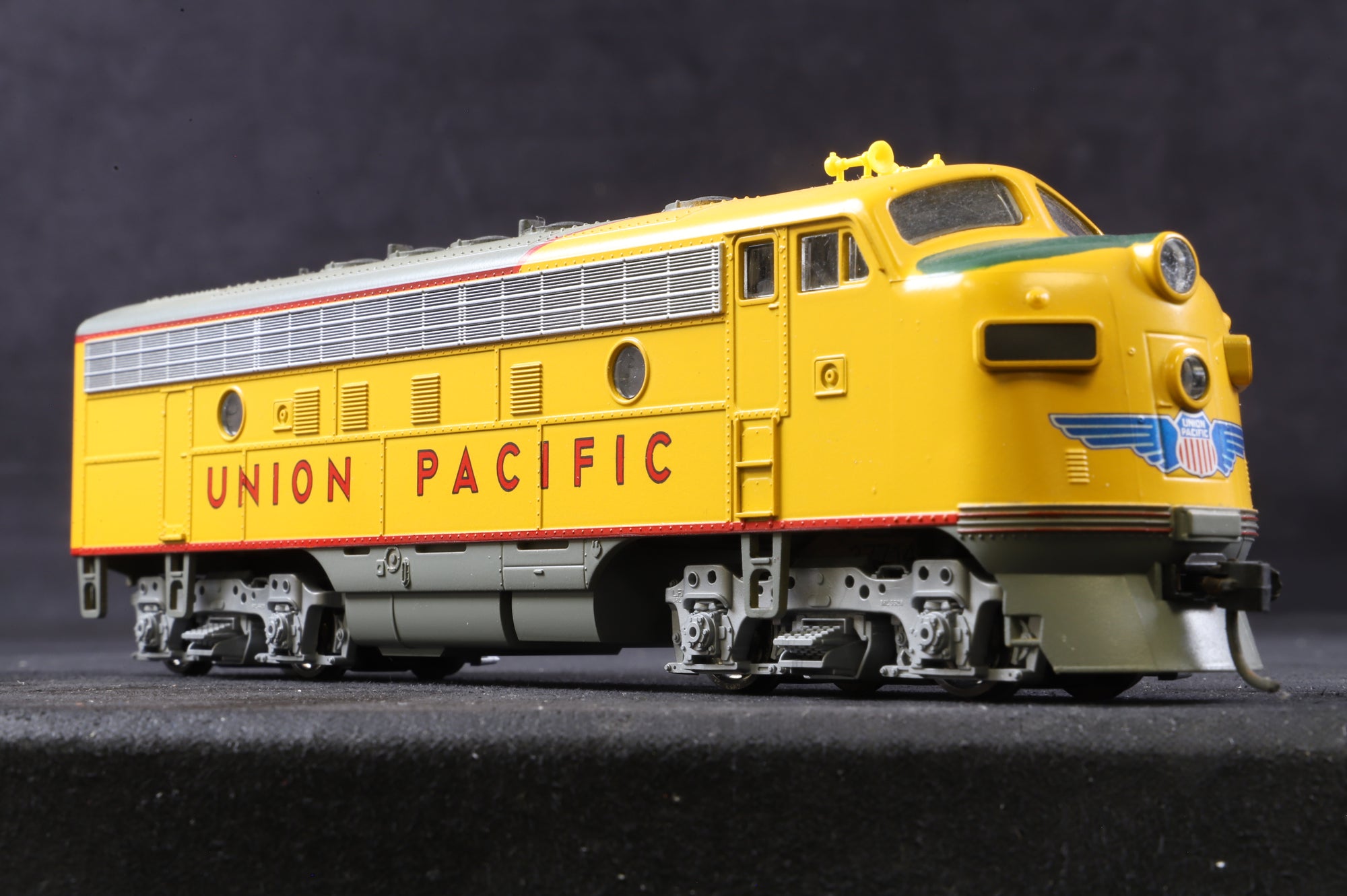 Stewart Hobbies HO 9181 F7B Phase 1 Union Pacific Diesel Locomotive