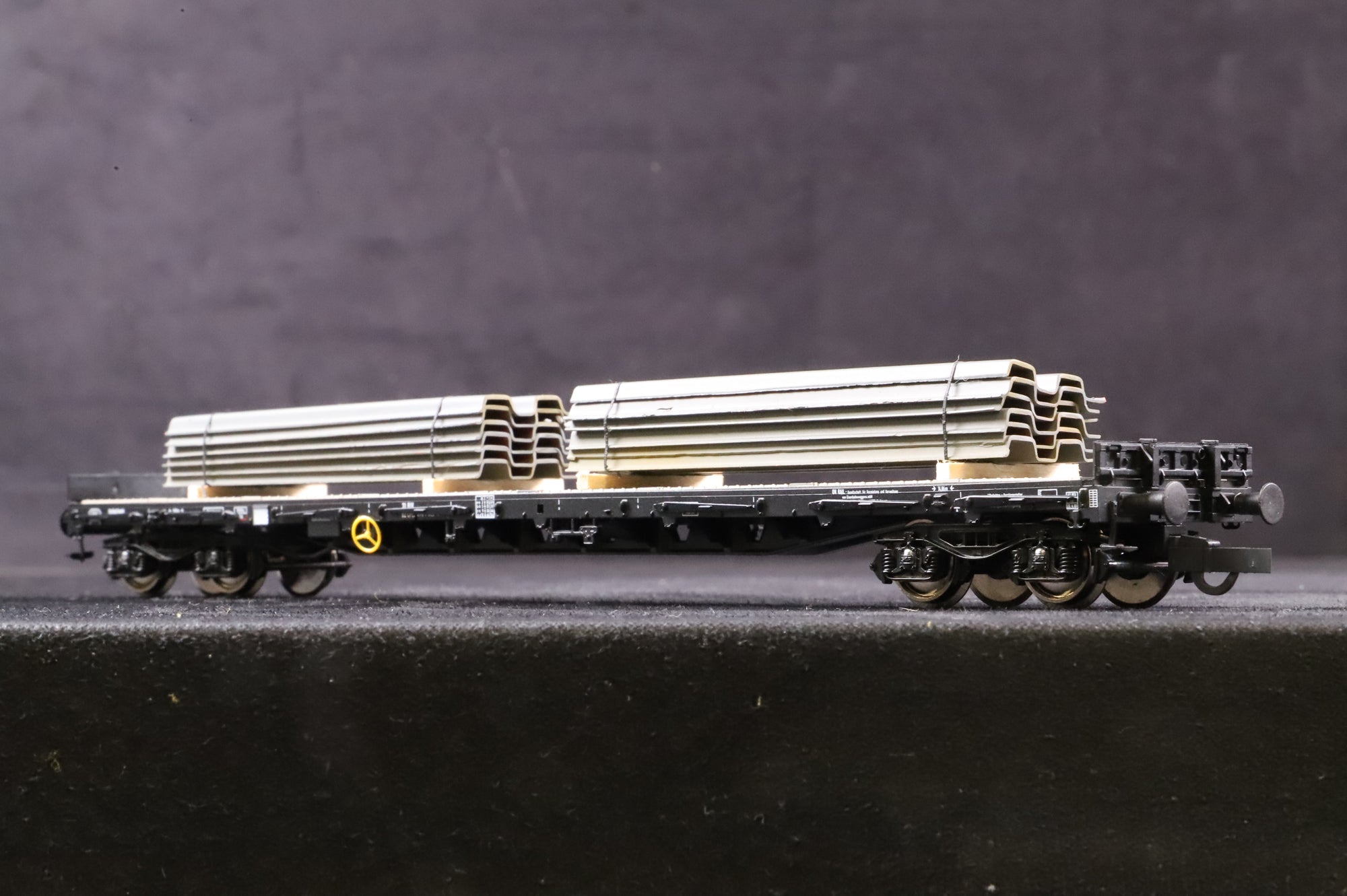 Roco HO Pair of CFL Flat Wagons, Incl. 47766 & 47688