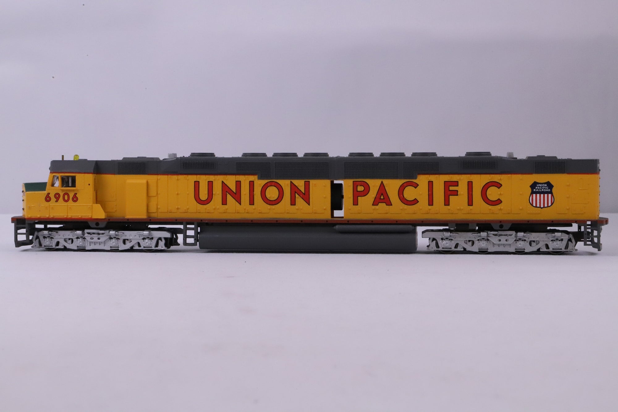 Spectrum HO 81302 EMD DD40AX 16 Wheel Drive Diesel UP '6906'