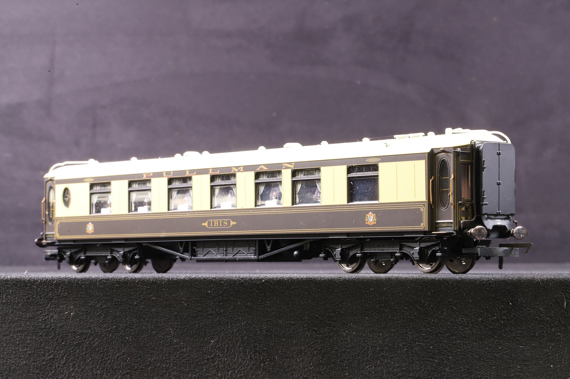 Hornby OO Rake Of 3 Pullman Cars Split from Set