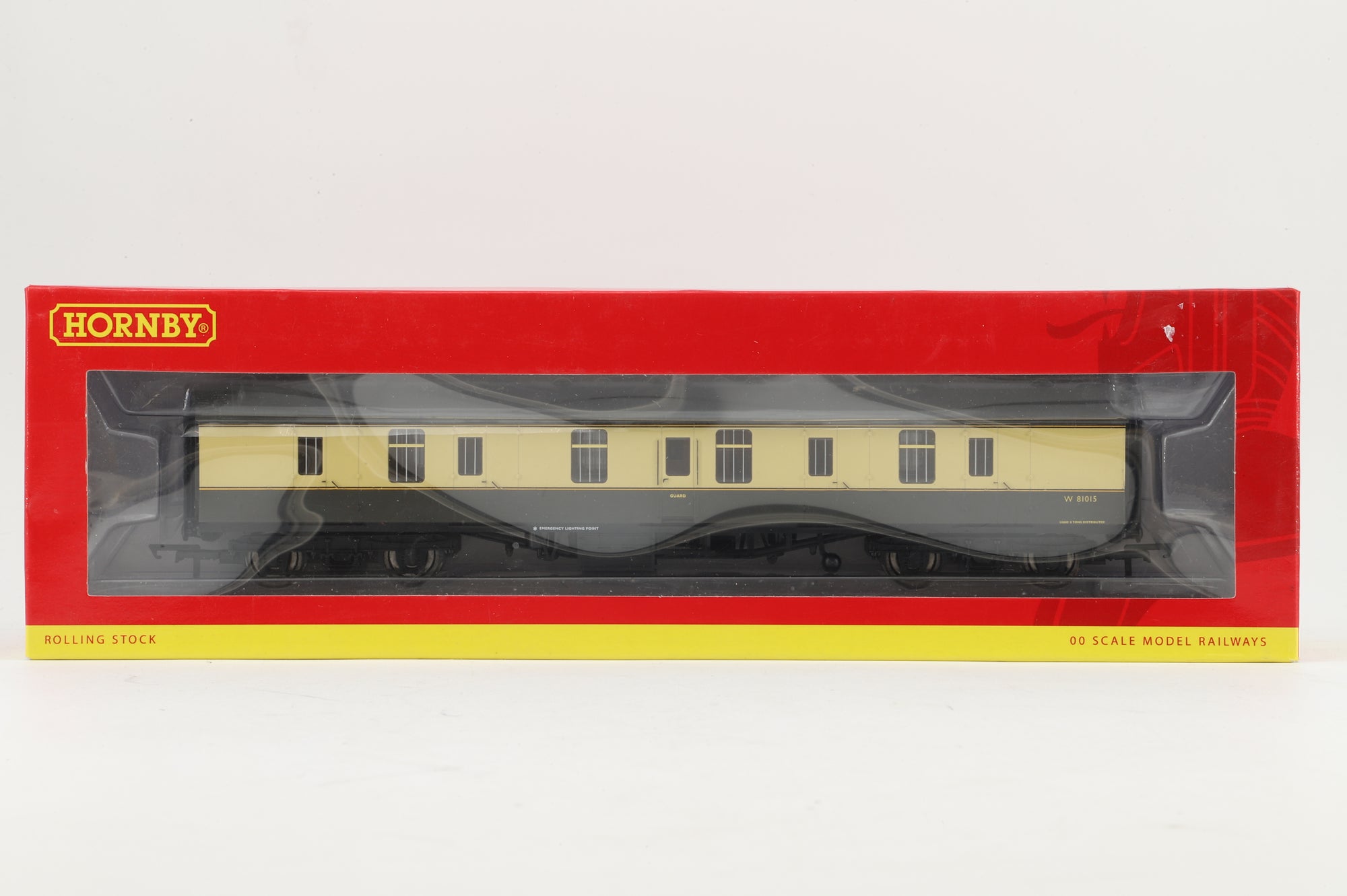 Hornby OO Pair of BR Mk1 Choc & Cream Coaches, Inc. R4642A & R40021