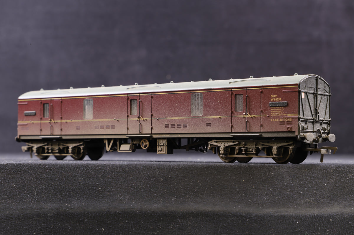 Hornby/Bachmann OO Rake of 5 Parcels Coaches