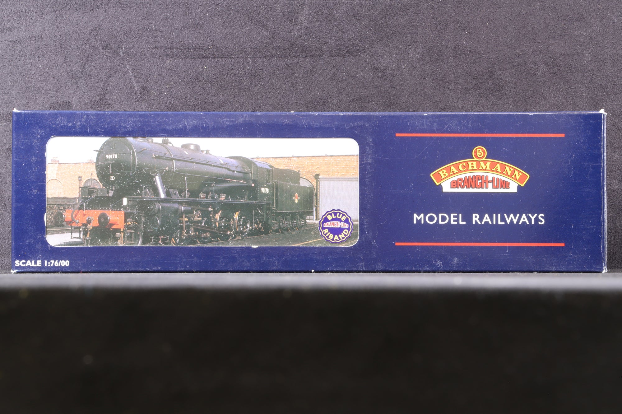 Bachmann OO 32-258 WD Austerity 90423 in BR Black w/ Early Crests