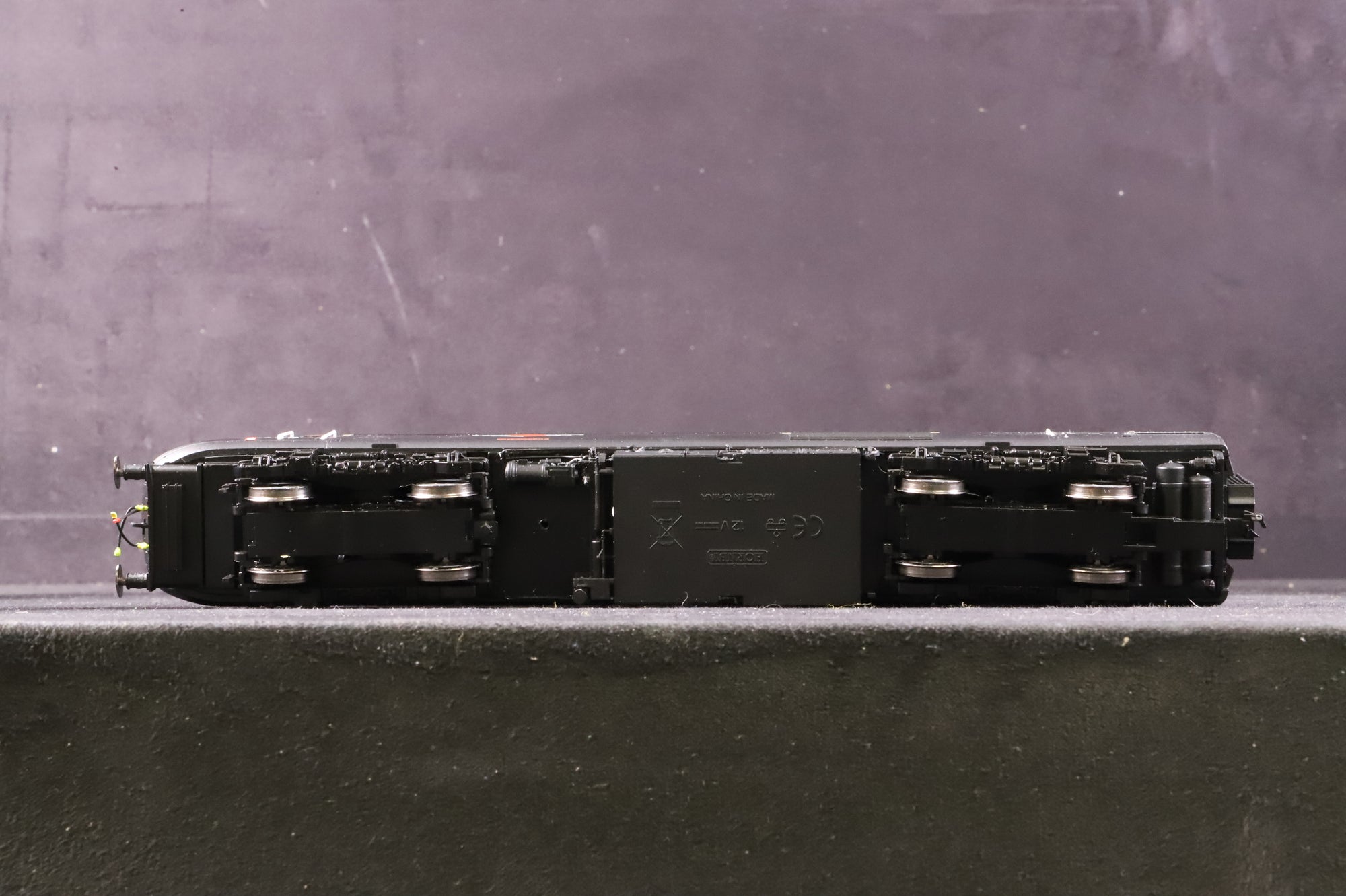 Hornby R2705 Class 43 HST Set in Grand Central Livery