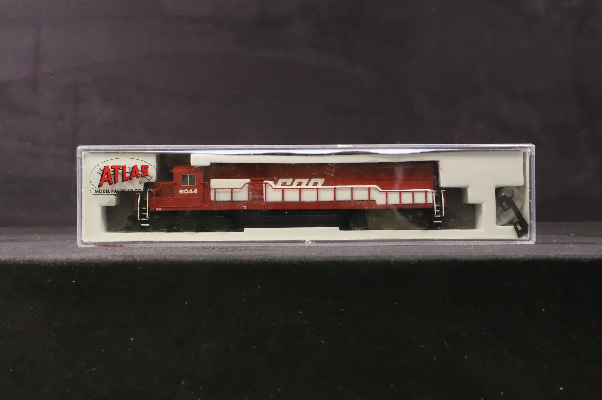 Atlas N Gauge 30002067 SD-60 Diesel Locomotive 6044 in SOO Livery