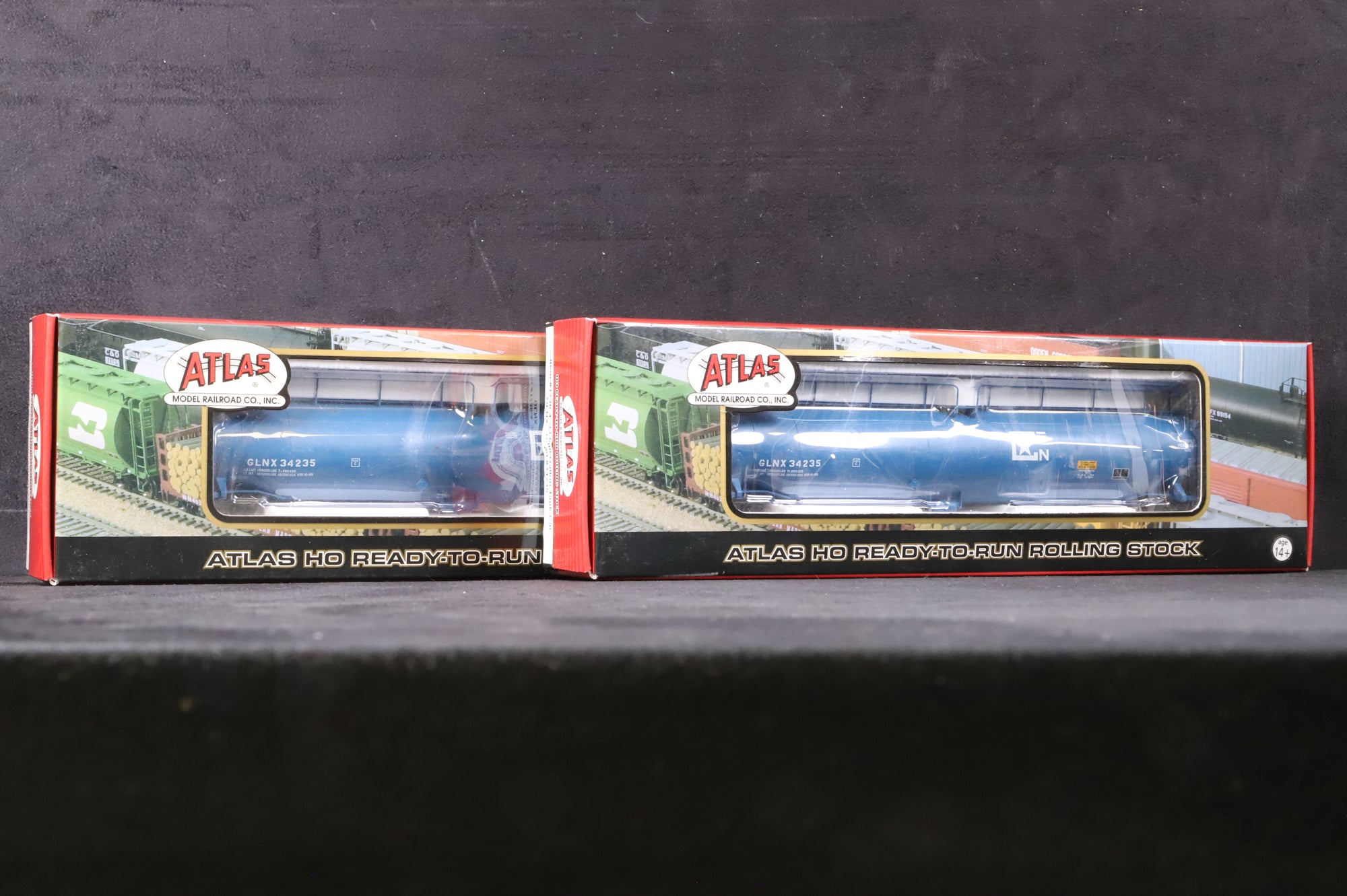 Atlas HO 1736-4 Rake Of 2 33000 Gallon Tank Cars