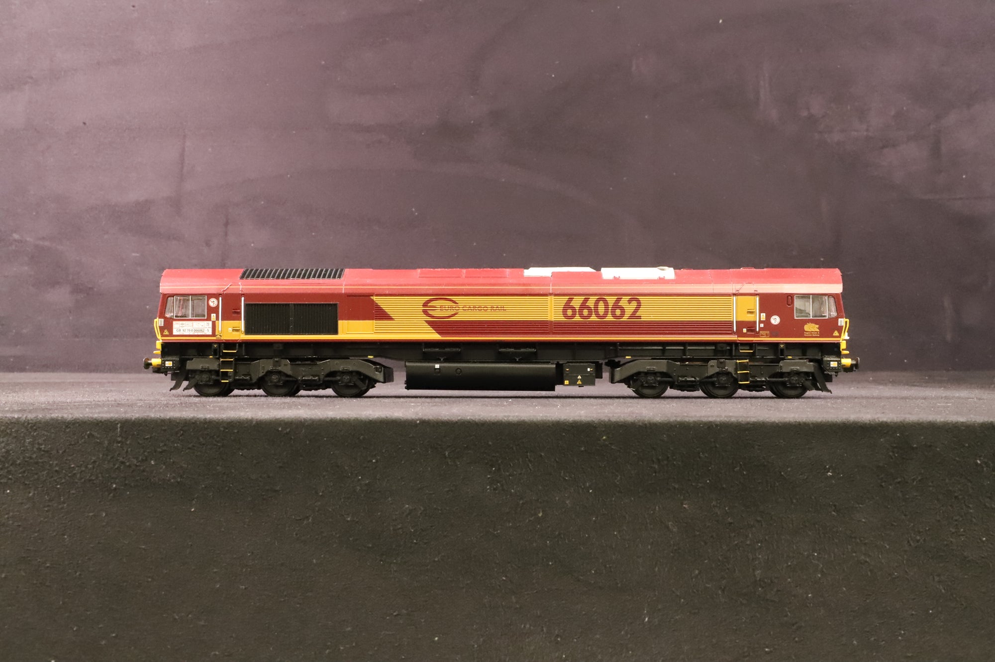 Bachmann OO 32-725WDS Class 66 '66062' Euro Cargo Rail, Excl. DCC Sound