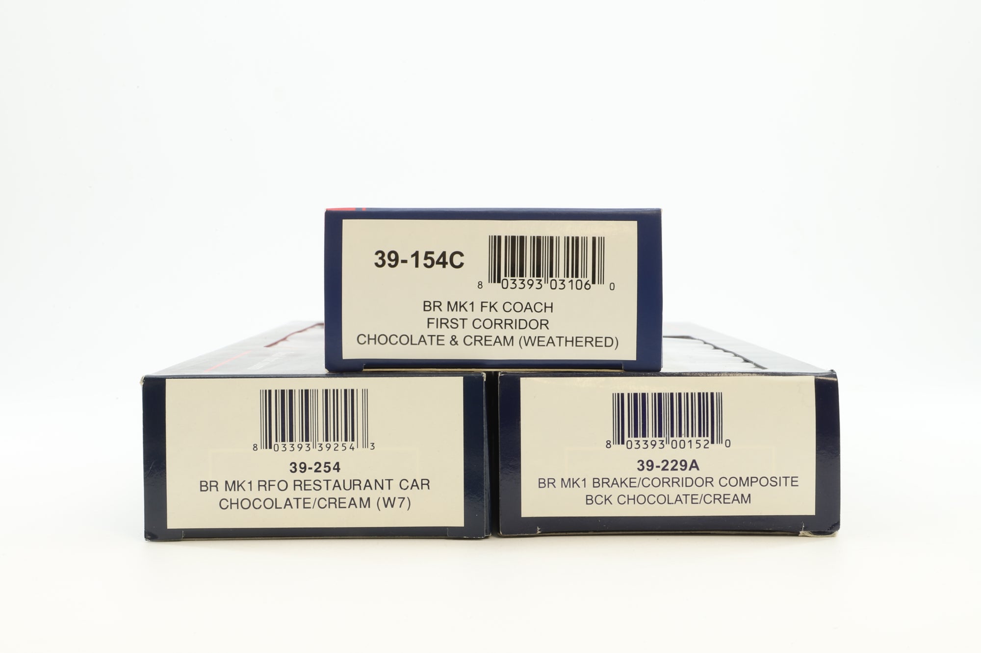 Bachmann OO Rake Of 3 BR Mk1 Chocolate & Cream 39-154C (Weathered), 39-229A & 39-254