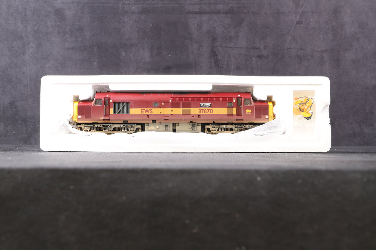 Class 37/5 37670 &#39;St. Blazey - T&amp;RS Dept&#39; in EWS Maroon &amp; Yellow Livery (weathered) - Limited Edition 262/512