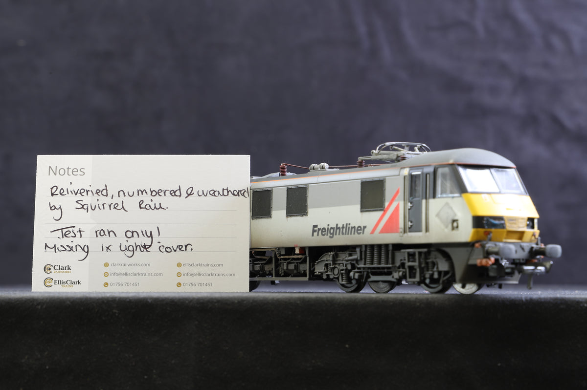 Bachmann OO 32-611 Class 90 &#39;90043&#39; Freightliner Re-liveried, Numbered &amp; Weathered