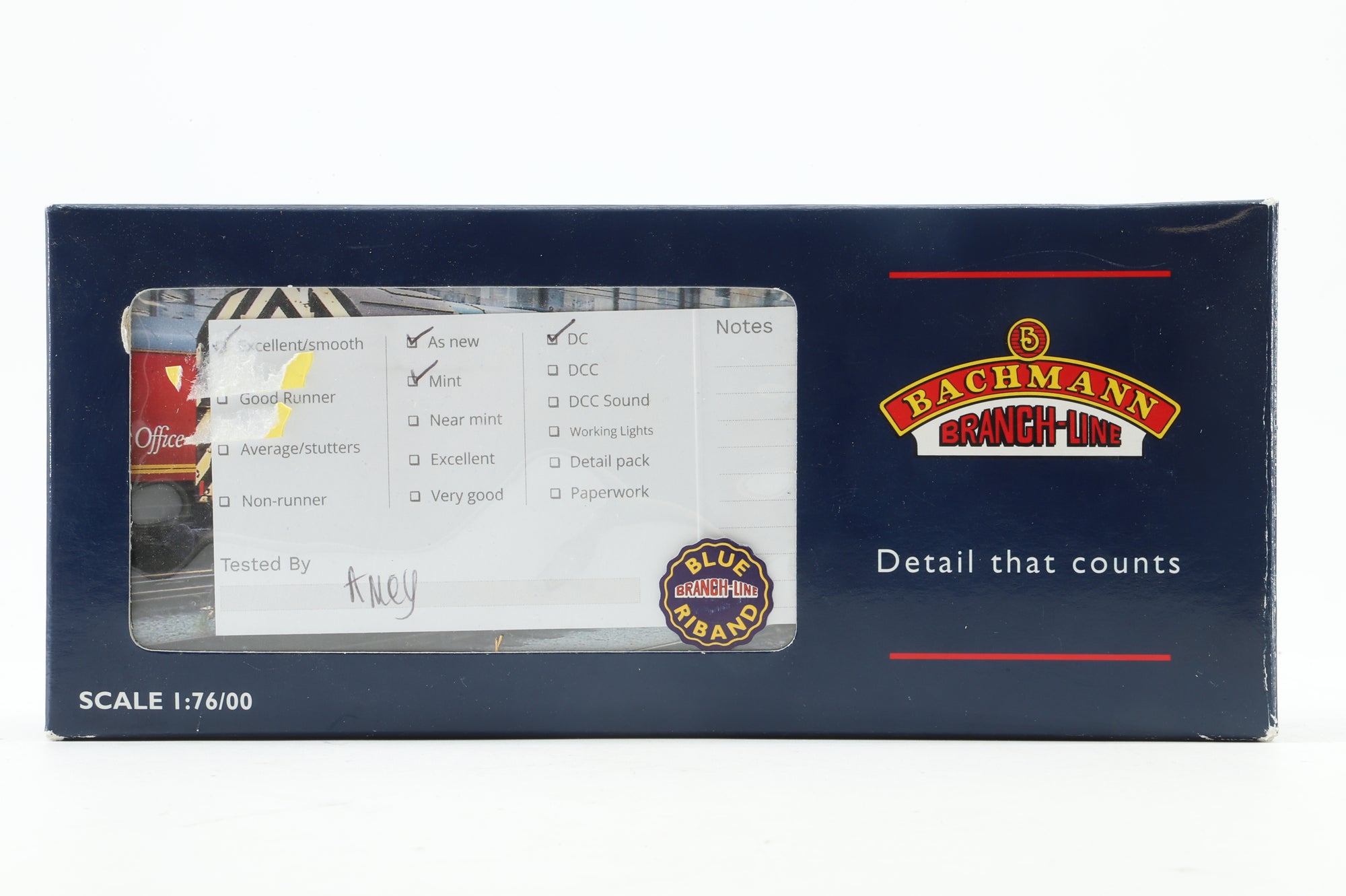 Bachmann OO 32-104 Class 08 08653 in Railfreight Distribution Livery