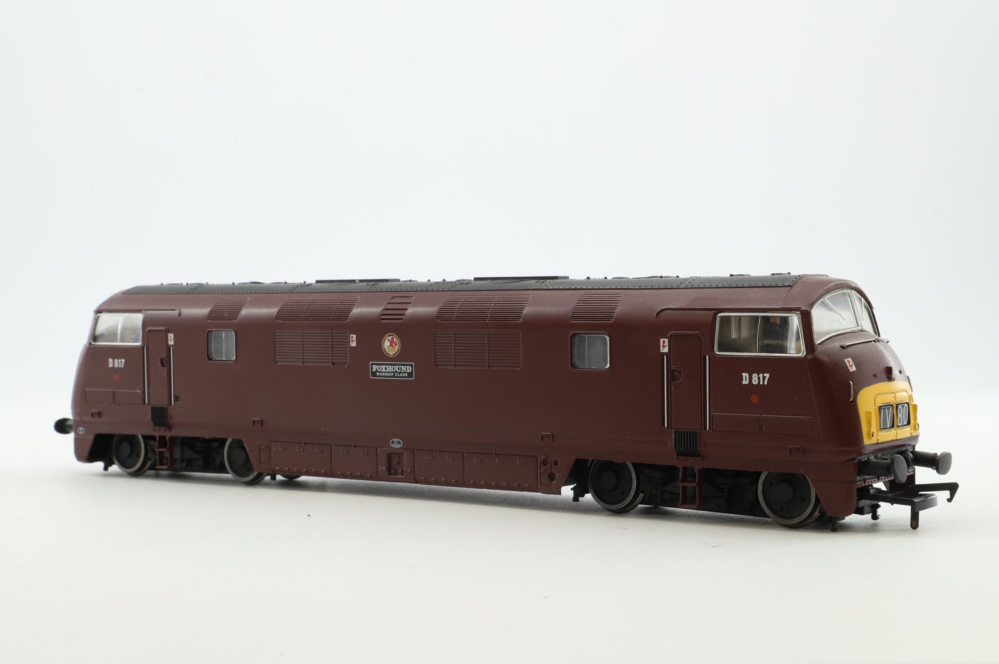 Bachmann OO 32-050 Class 42 Warship 'D817' 'Foxhound' BR Maroon