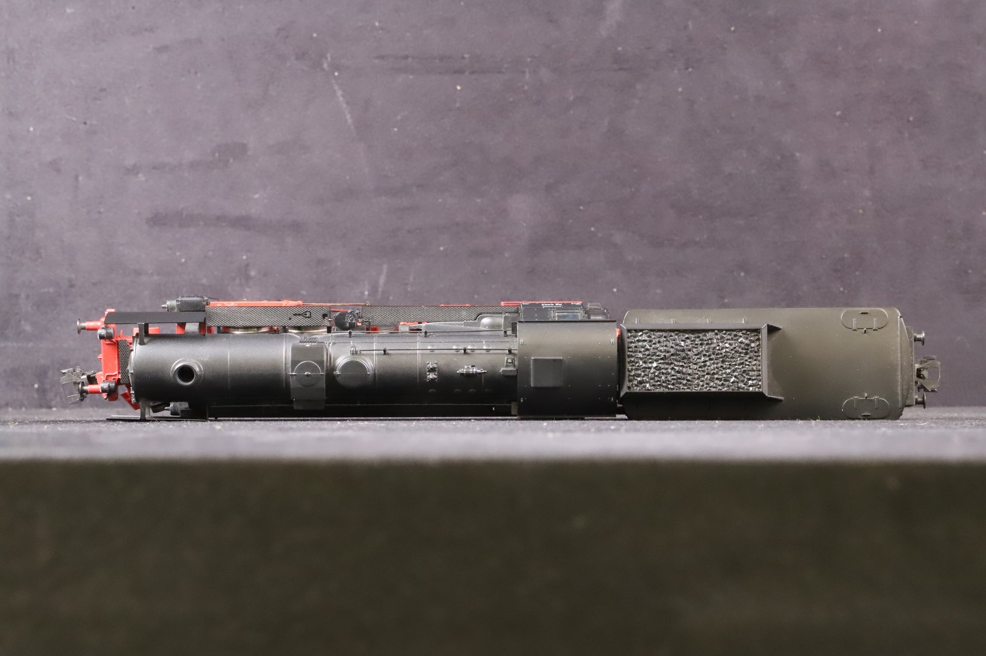 Marklin HO 37151 BR 52 523407 in DB Black/Red - UNTESTED